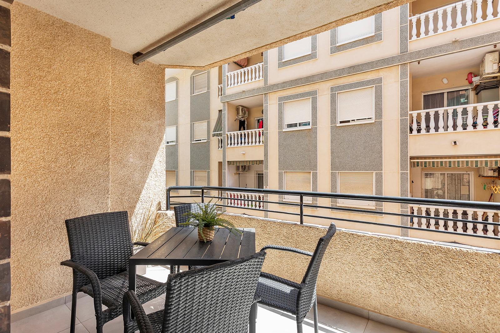 For sale - 3 Bedroom 1 Bathroom Apartment in Torrevieja - Playa De Los Locos  - Alicante