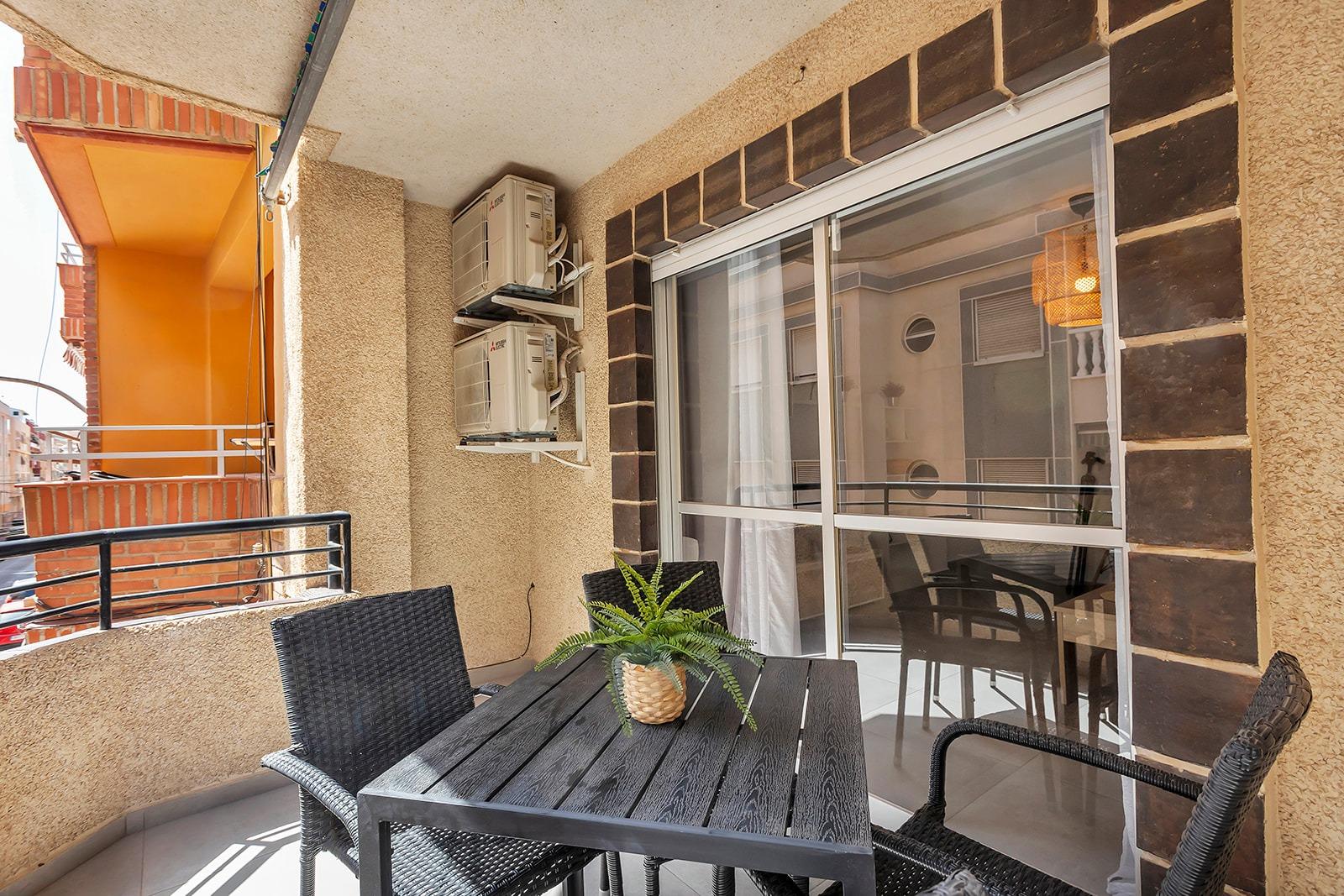 For sale - 3 Bedroom 1 Bathroom Apartment in Torrevieja - Playa De Los Locos  - Alicante