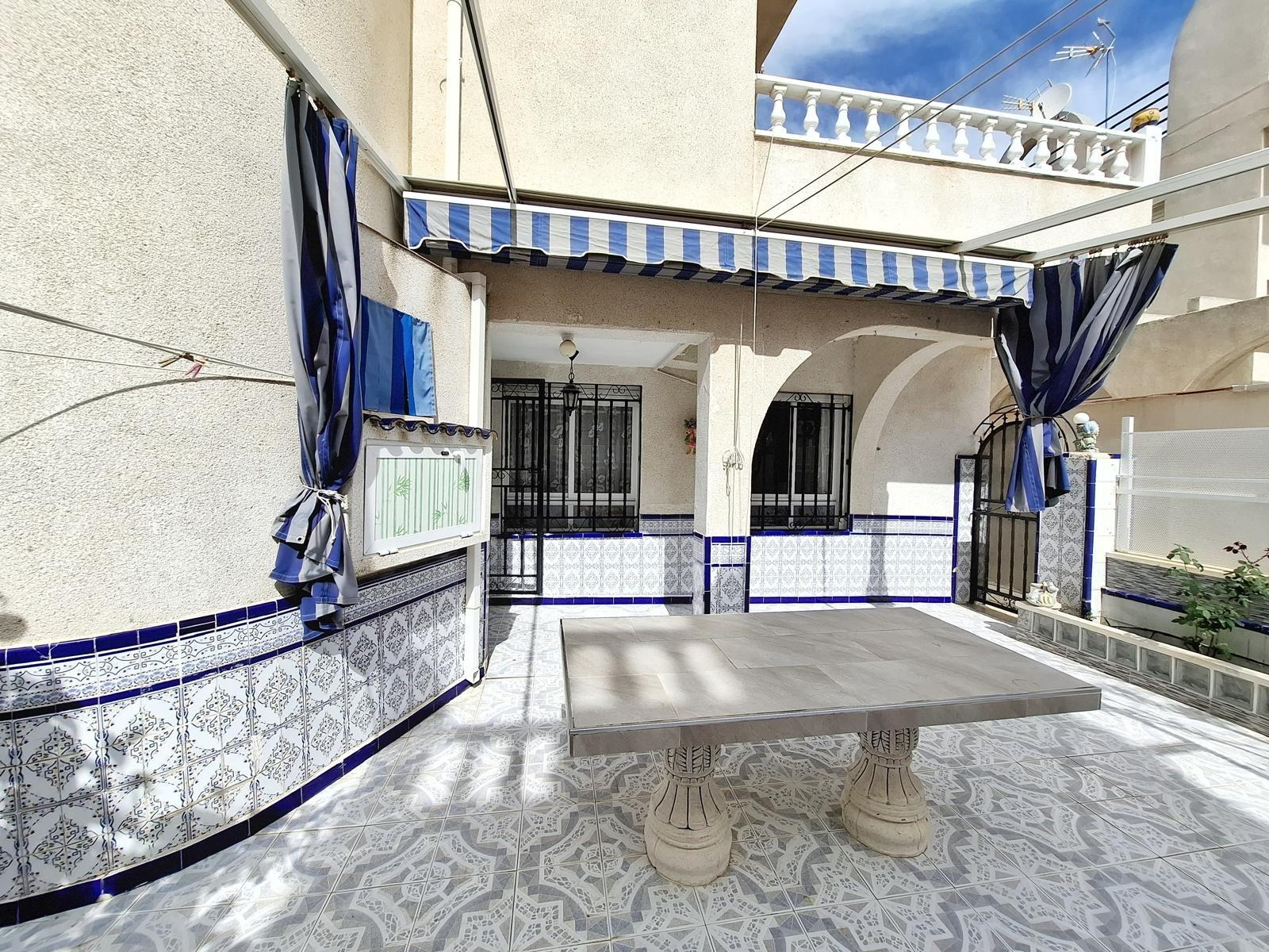 For sale - 5 Bedroom 3 Bathroom Quad House in Torrevieja - Carrefour  - Alicante