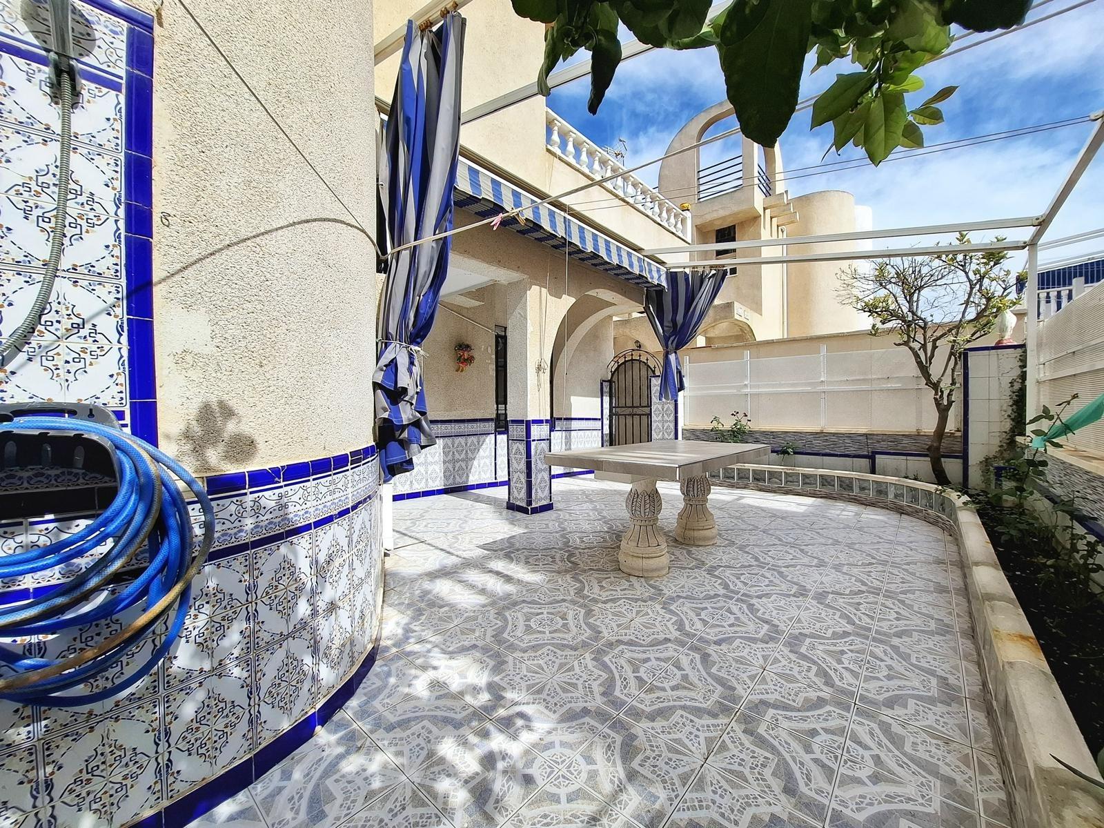 For sale - 5 Bedroom 3 Bathroom Quad House in Torrevieja - Carrefour  - Alicante