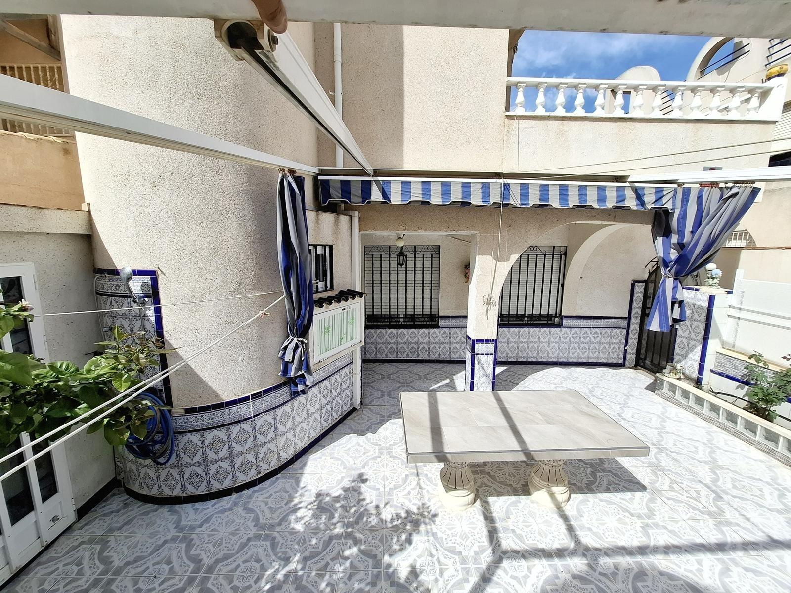 For sale - 5 Bedroom 3 Bathroom Quad House in Torrevieja - Carrefour  - Alicante