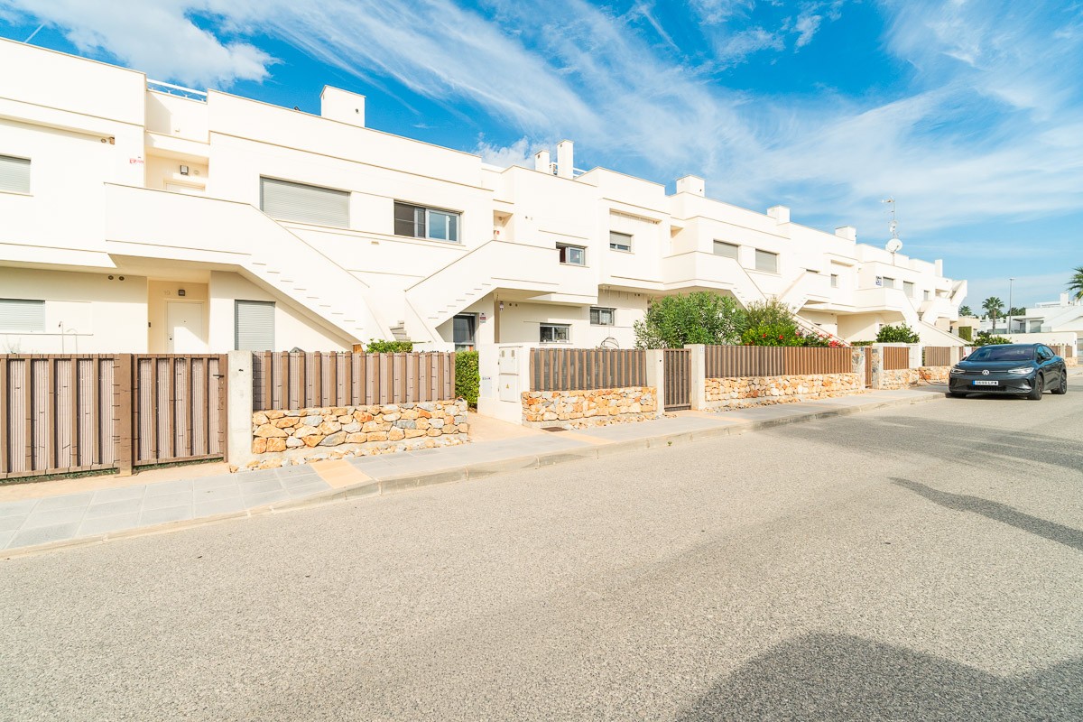 For sale - 2 Bedroom 2 Bathroom Bungalow in Vistabella Golf Entre Naranjos - Inland  - Alicante