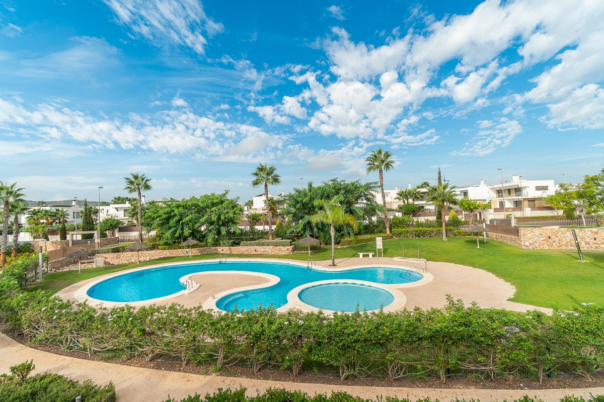 For sale - 2 Bedroom 2 Bathroom Bungalow in Vistabella Golf Entre Naranjos - Inland  - Alicante