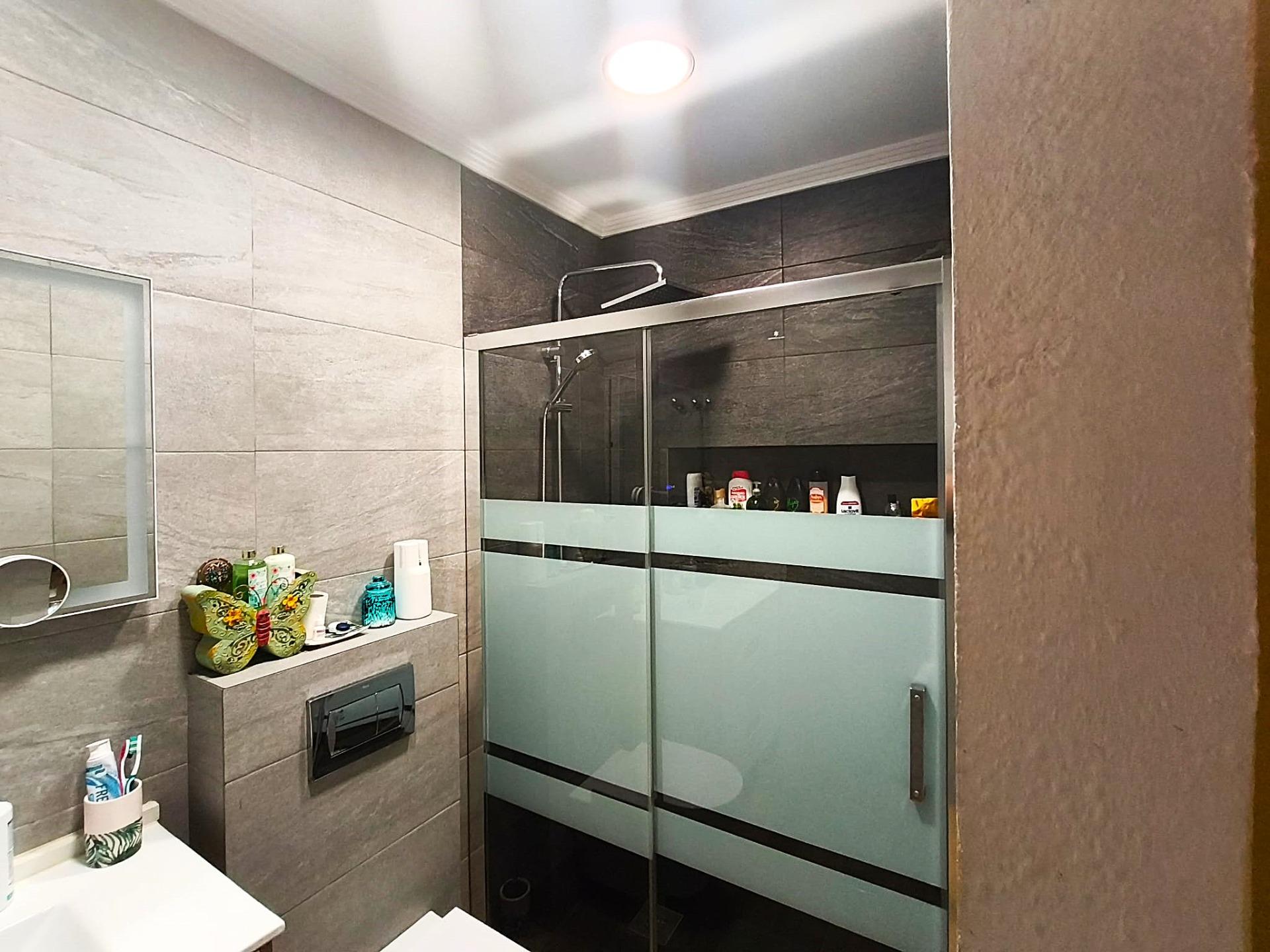 For sale - 2 Bedroom 2 Bathroom Apartment in Torrevieja - Centro  - Alicante