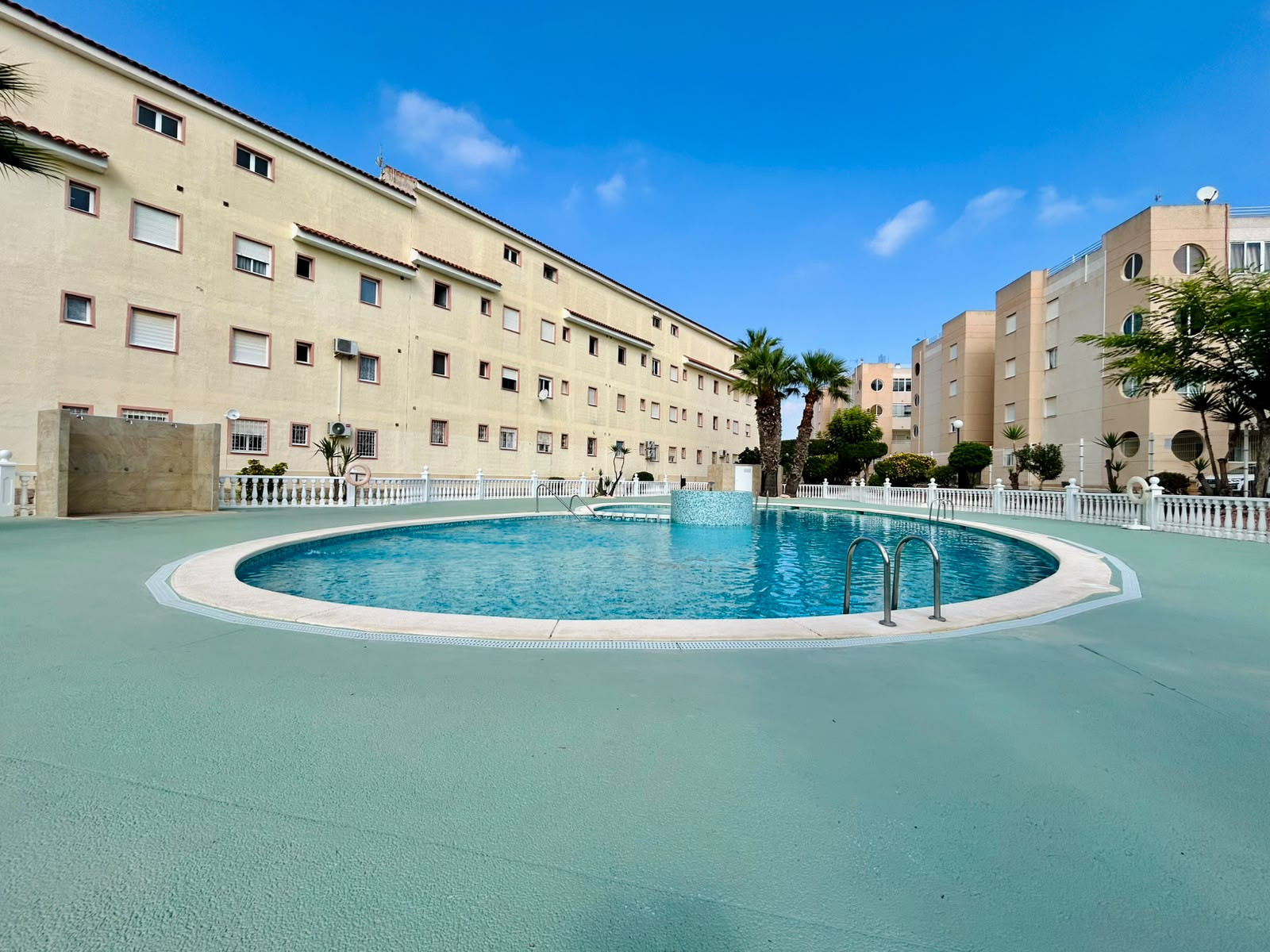 For sale - 2 Bedroom 2 Bathroom Town House in Torrevieja - Costa Blanca  - Alicante