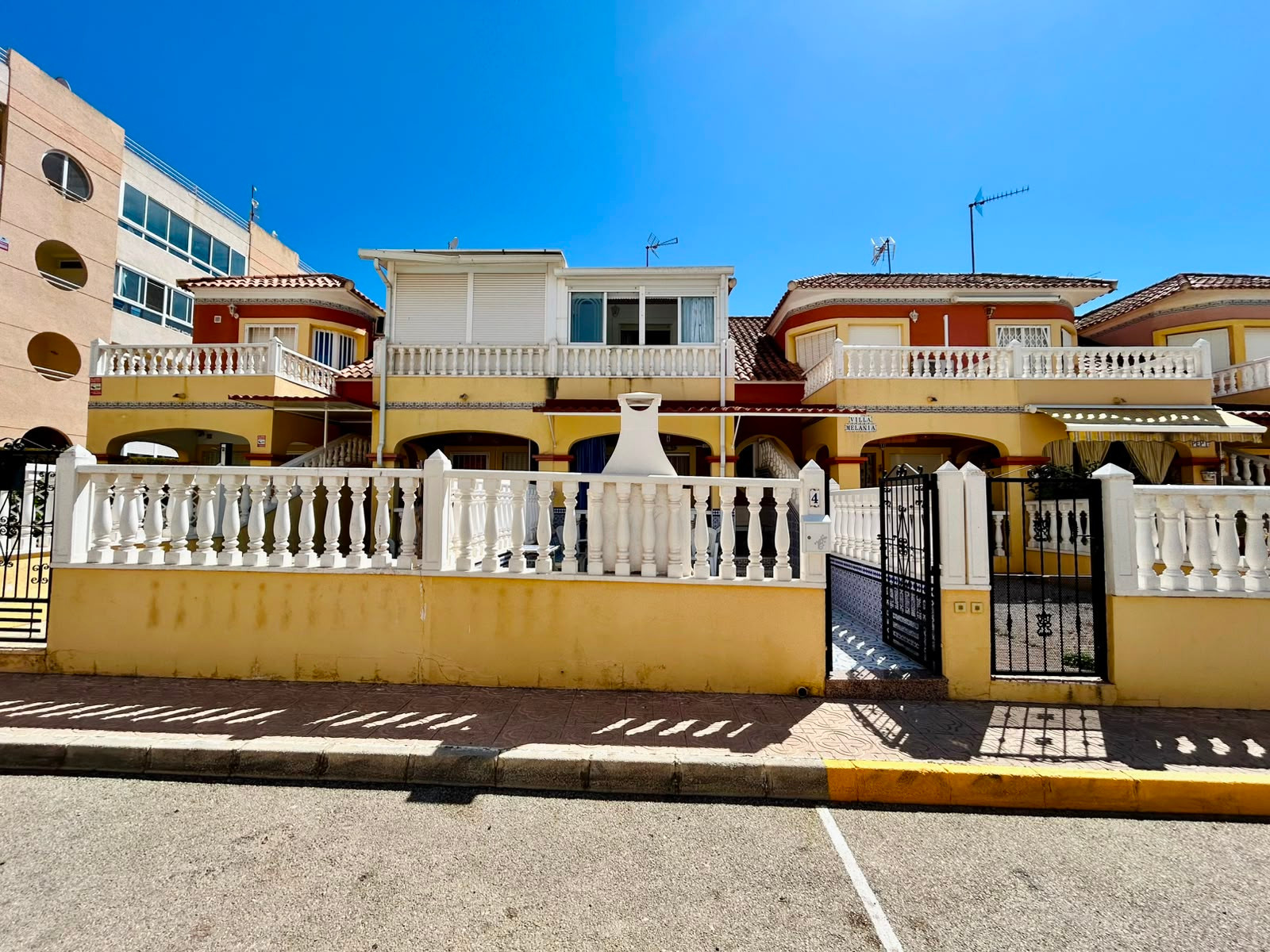 For sale - 2 Bedroom 2 Bathroom Town House in Torrevieja - Costa Blanca  - Alicante