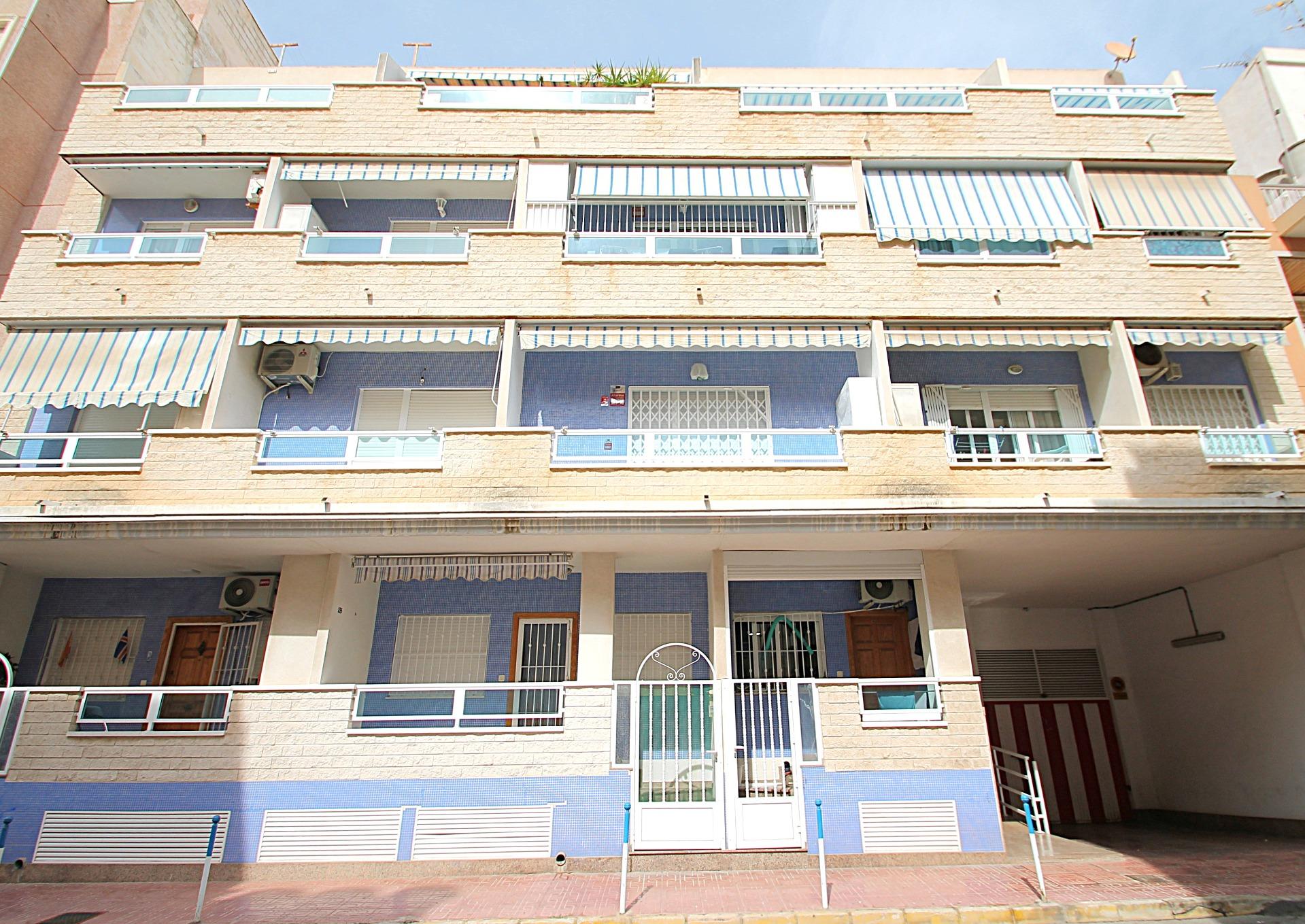 For sale - 3 Bedroom 2 Bathroom Apartment in Torrevieja - Las Piscinas Naturales  - Alicante