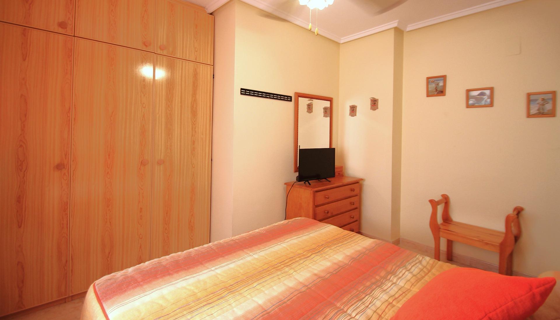 For sale - 3 Bedroom 2 Bathroom Apartment in Torrevieja - Las Piscinas Naturales  - Alicante