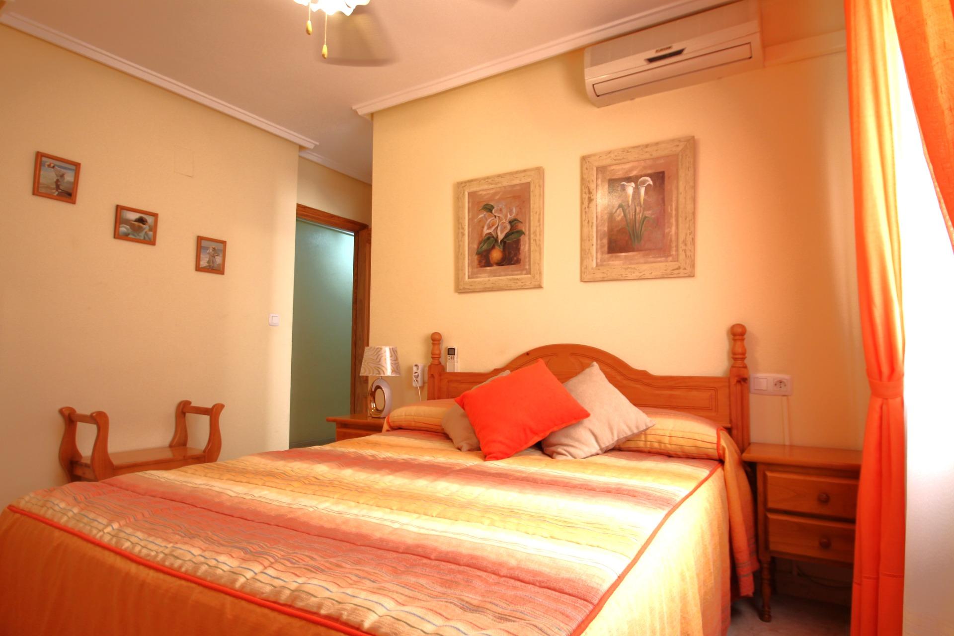 For sale - 3 Bedroom 2 Bathroom Apartment in Torrevieja - Las Piscinas Naturales  - Alicante