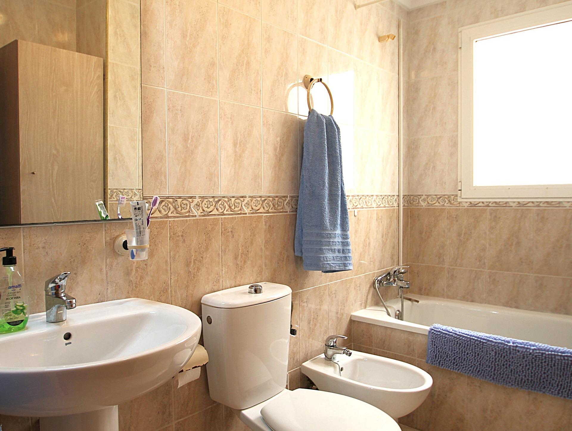 For sale - 3 Bedroom 2 Bathroom Apartment in Torrevieja - Las Piscinas Naturales  - Alicante