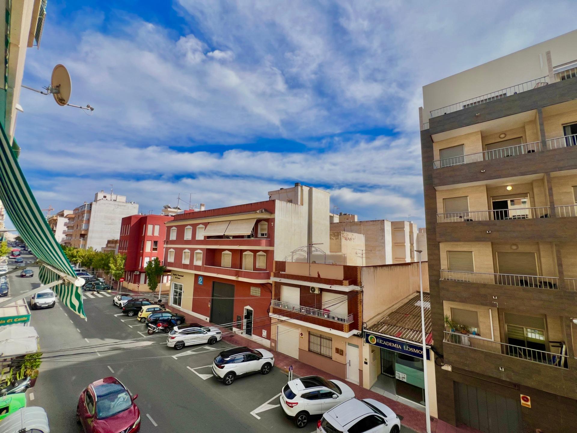 For sale - 4 Bedroom 2 Bathroom Apartment in Torrevieja - Puerto Deportivo  - Alicante