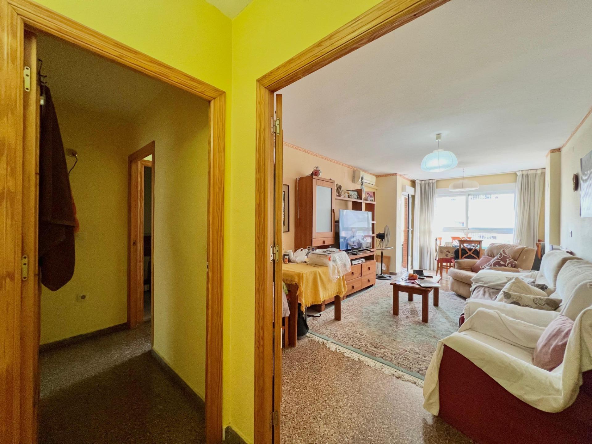 For sale - 4 Bedroom 2 Bathroom Apartment in Torrevieja - Puerto Deportivo  - Alicante
