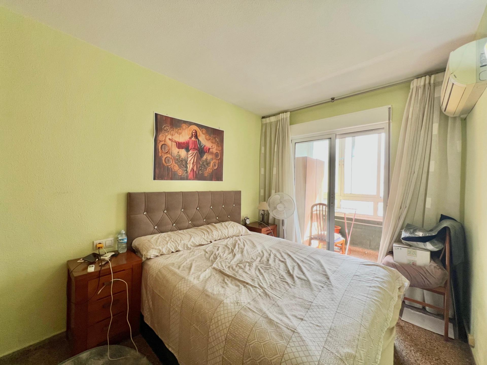 For sale - 4 Bedroom 2 Bathroom Apartment in Torrevieja - Puerto Deportivo  - Alicante