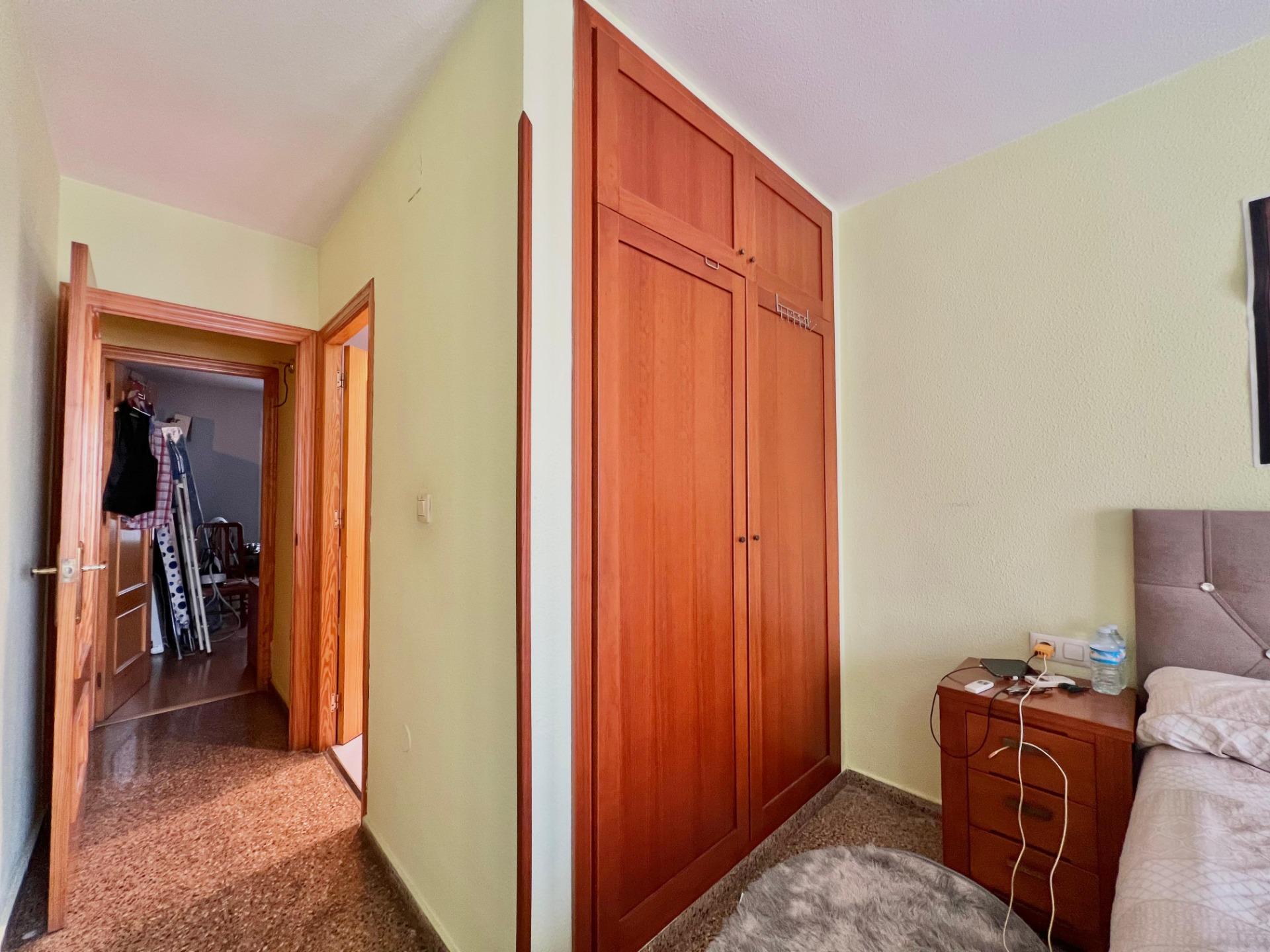 For sale - 4 Bedroom 2 Bathroom Apartment in Torrevieja - Puerto Deportivo  - Alicante