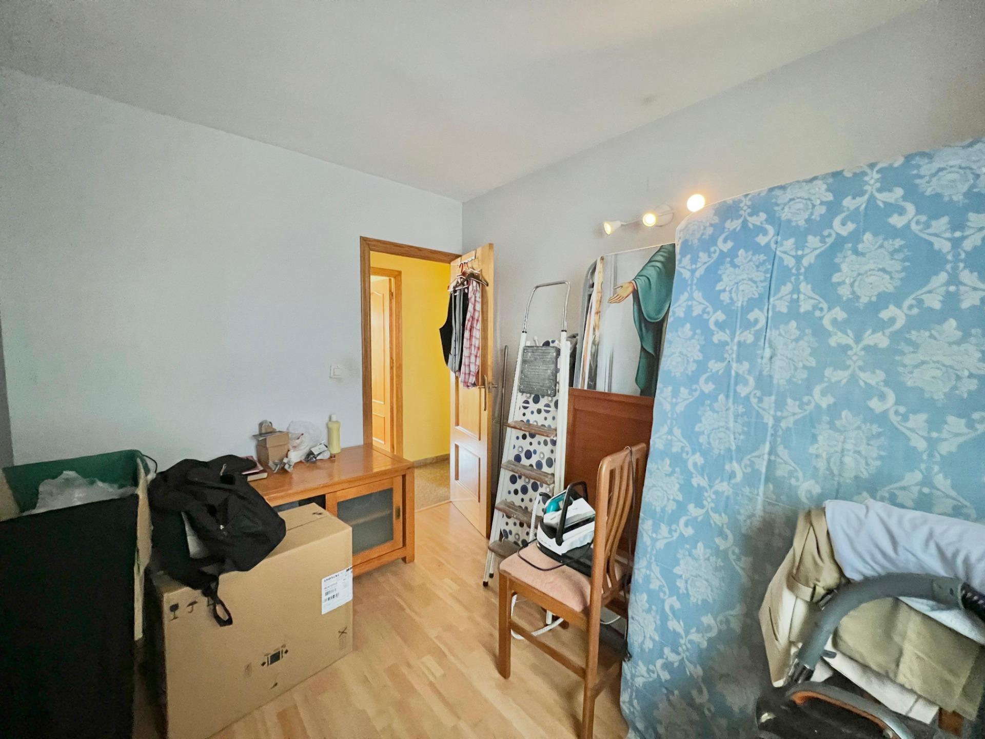 For sale - 4 Bedroom 2 Bathroom Apartment in Torrevieja - Puerto Deportivo  - Alicante