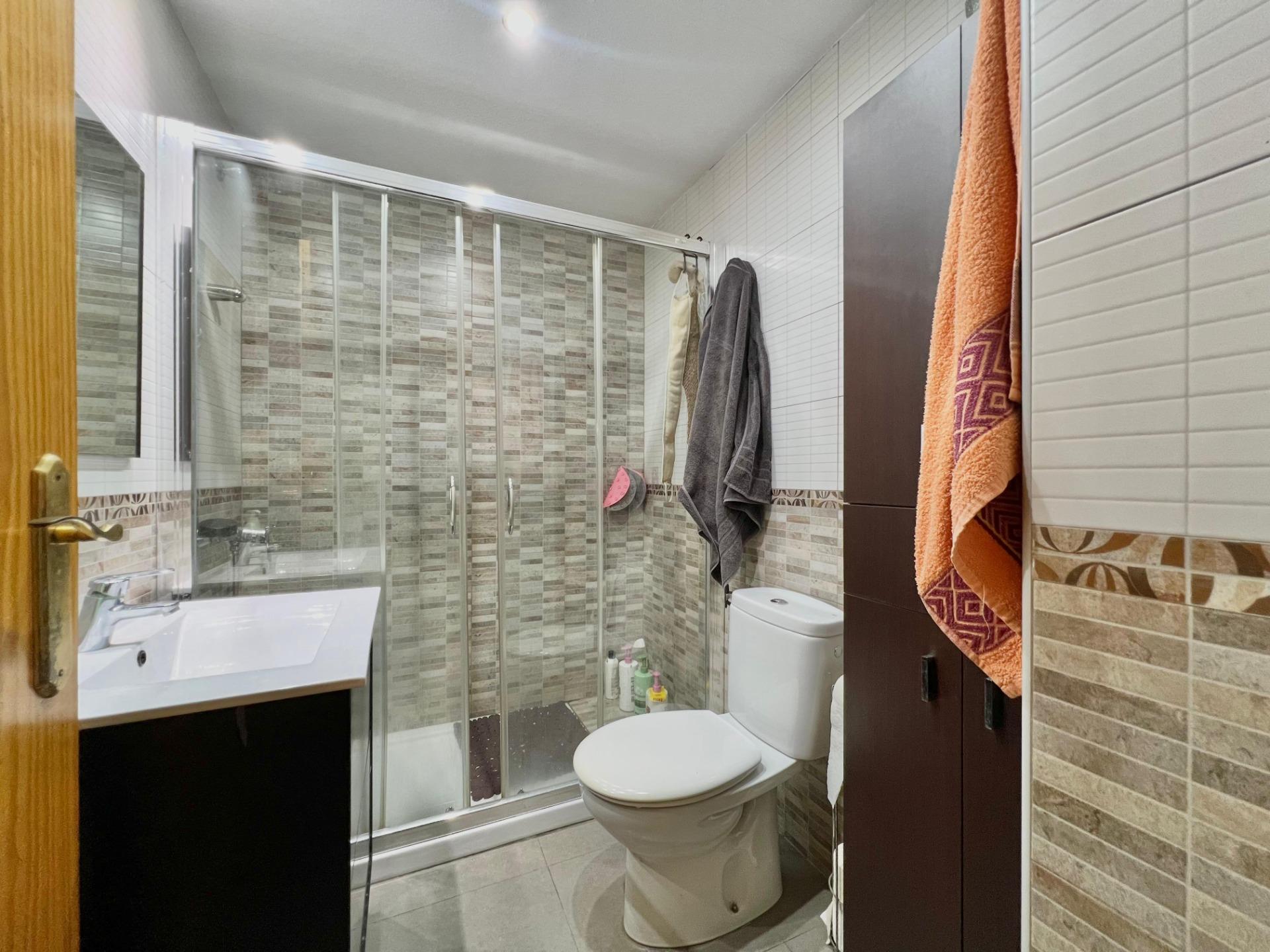 For sale - 4 Bedroom 2 Bathroom Apartment in Torrevieja - Puerto Deportivo  - Alicante