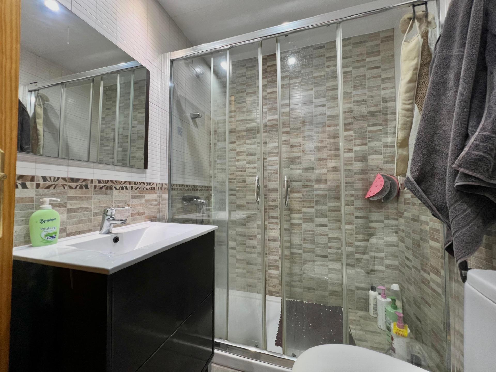 For sale - 4 Bedroom 2 Bathroom Apartment in Torrevieja - Puerto Deportivo  - Alicante