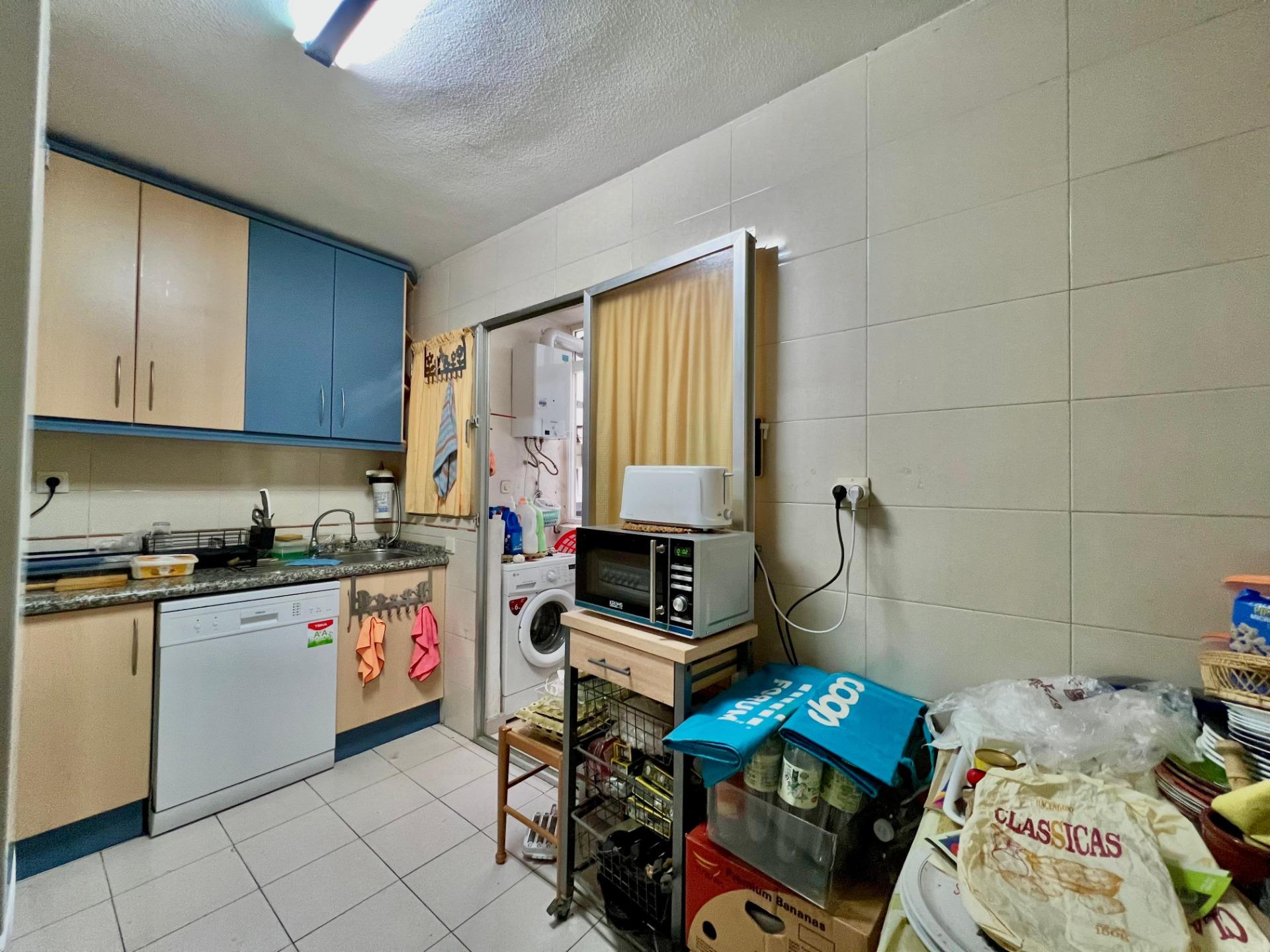 For sale - 4 Bedroom 2 Bathroom Apartment in Torrevieja - Puerto Deportivo  - Alicante