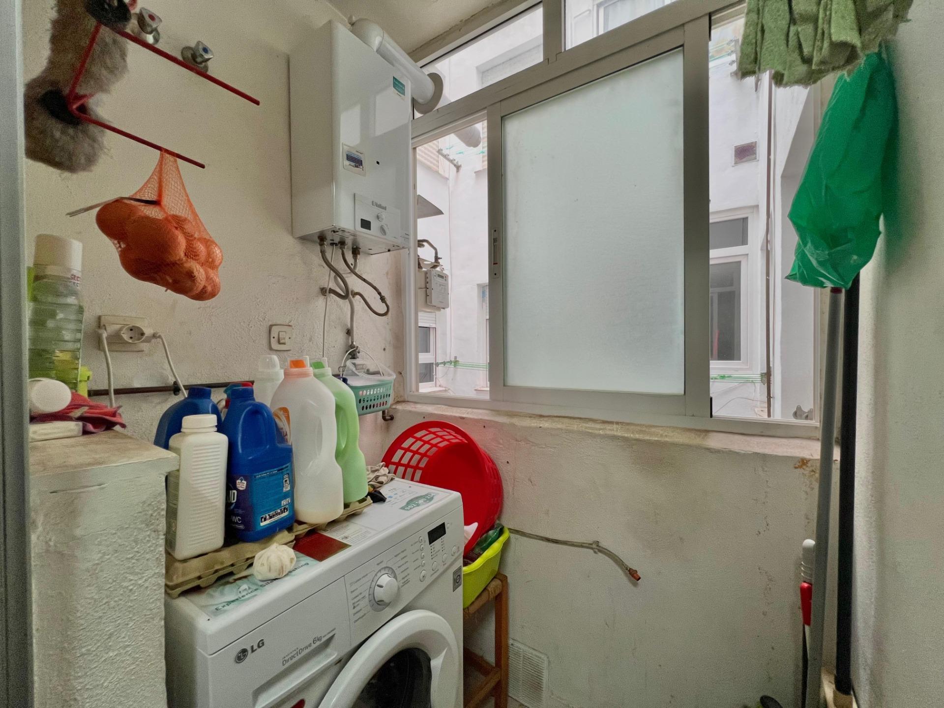 For sale - 4 Bedroom 2 Bathroom Apartment in Torrevieja - Puerto Deportivo  - Alicante