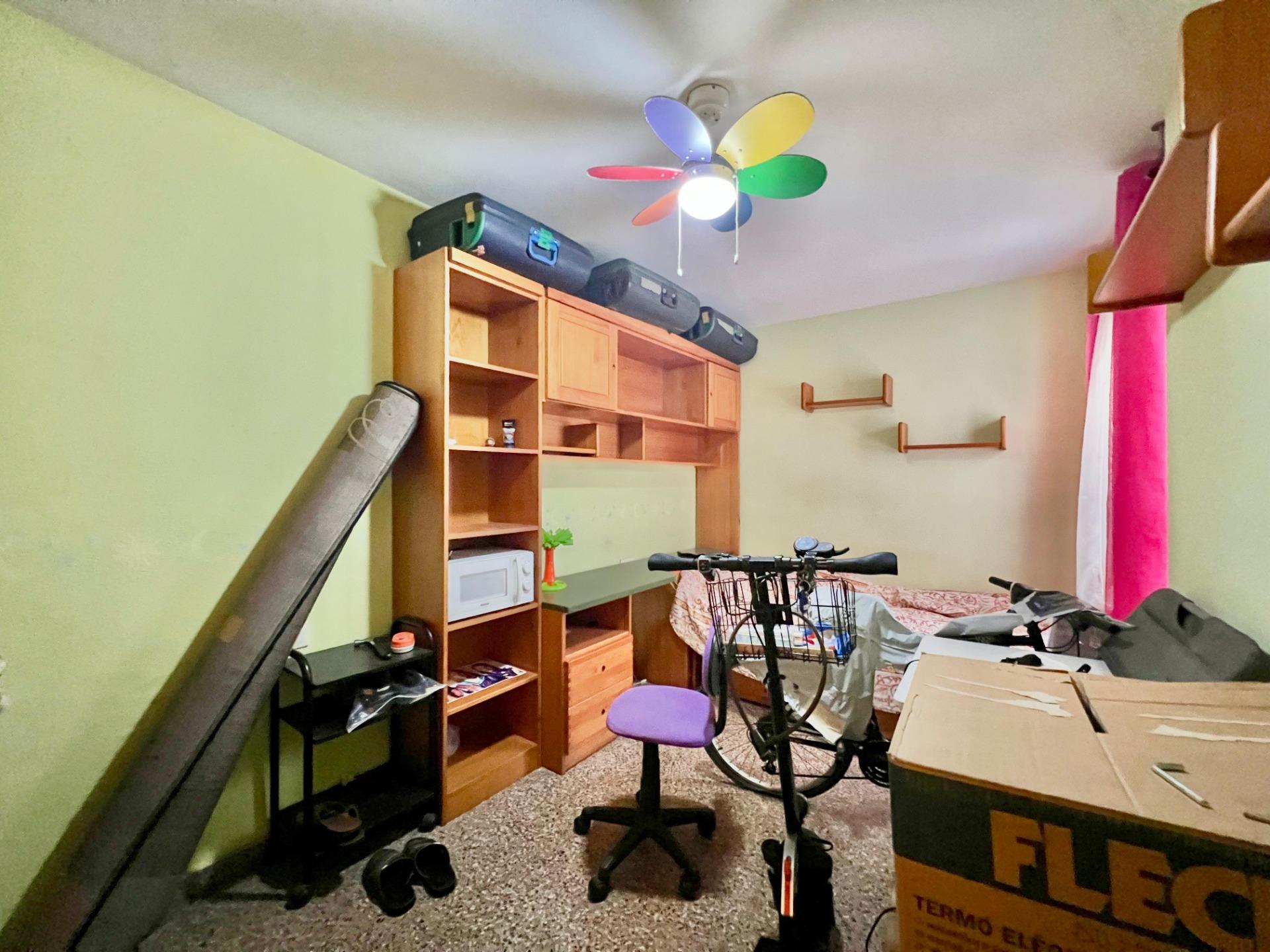 For sale - 4 Bedroom 2 Bathroom Apartment in Torrevieja - Puerto Deportivo  - Alicante