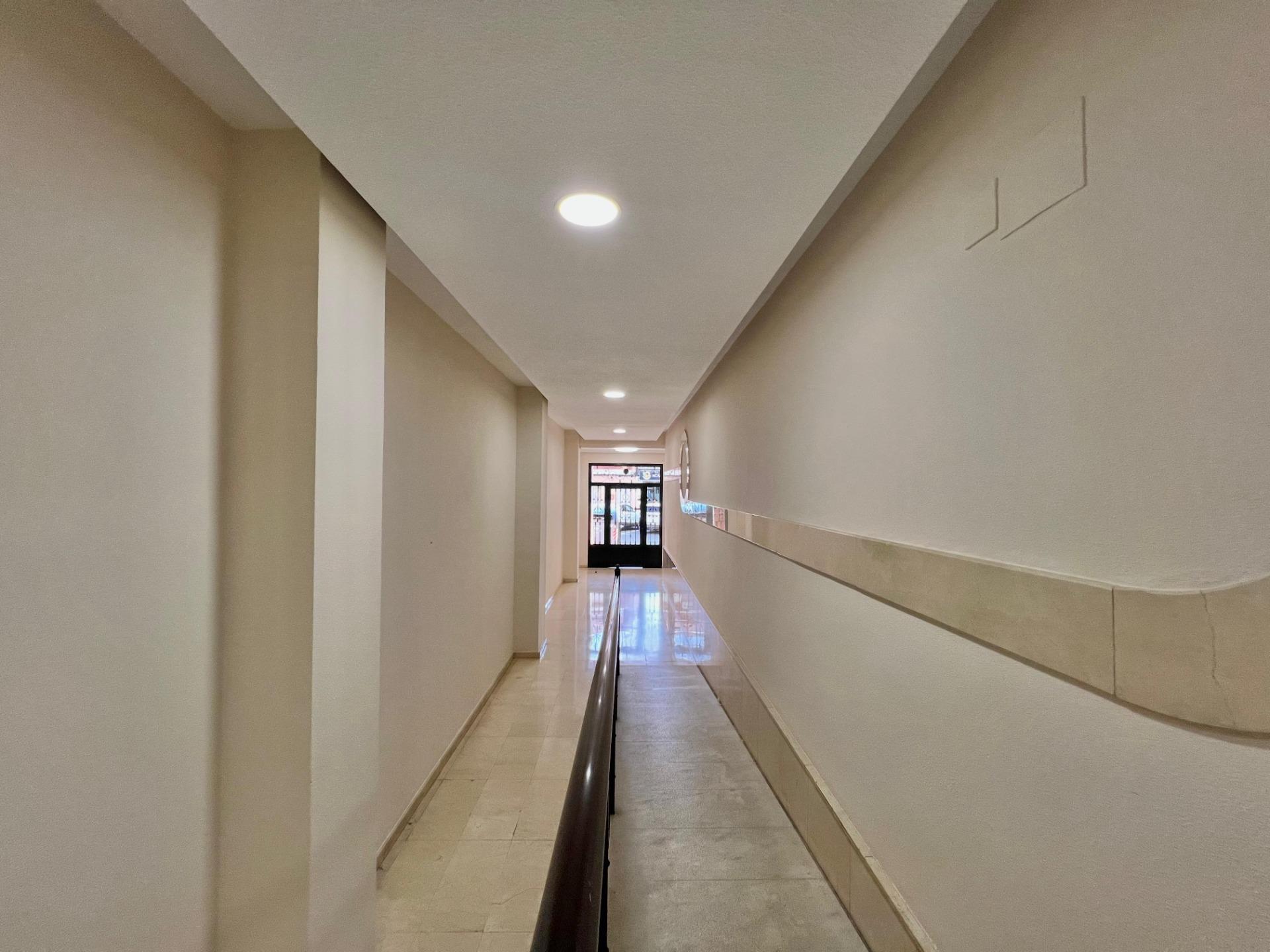 For sale - 4 Bedroom 2 Bathroom Apartment in Torrevieja - Puerto Deportivo  - Alicante