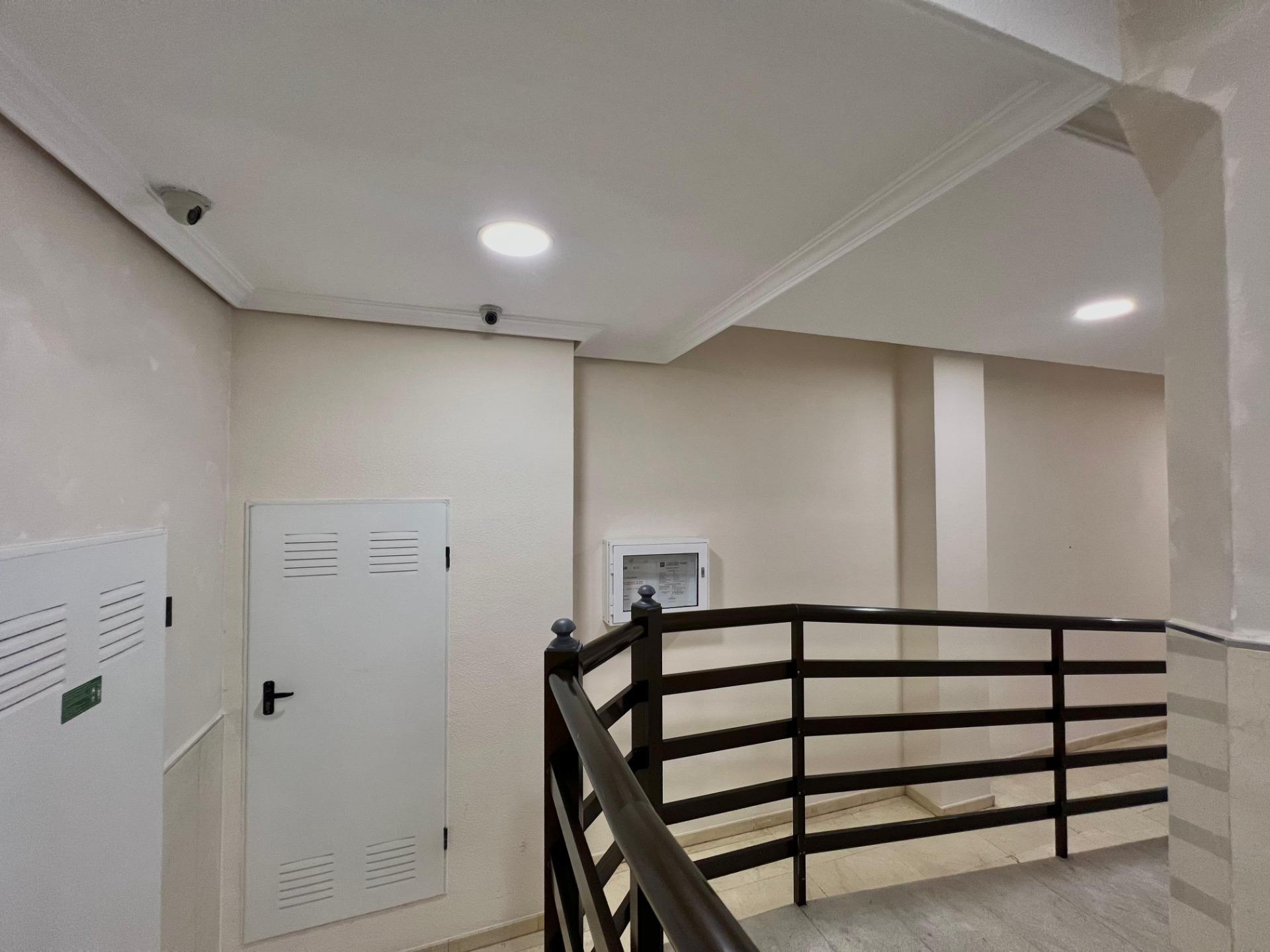 For sale - 4 Bedroom 2 Bathroom Apartment in Torrevieja - Puerto Deportivo  - Alicante