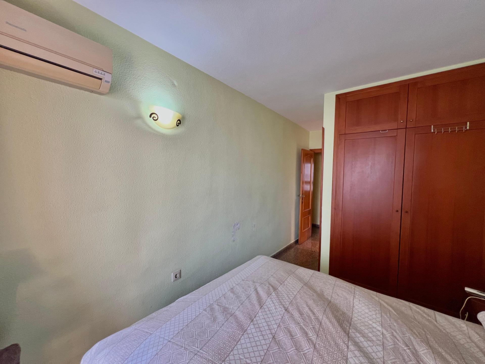 For sale - 4 Bedroom 2 Bathroom Apartment in Torrevieja - Puerto Deportivo  - Alicante