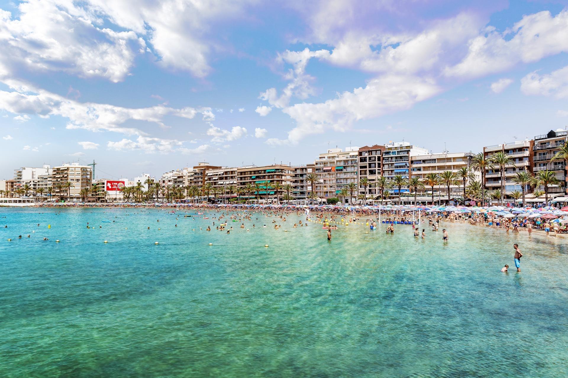 For sale - 3 Bedroom 2 Bathroom Apartment in Torrevieja - Playa Del Cura  - Alicante