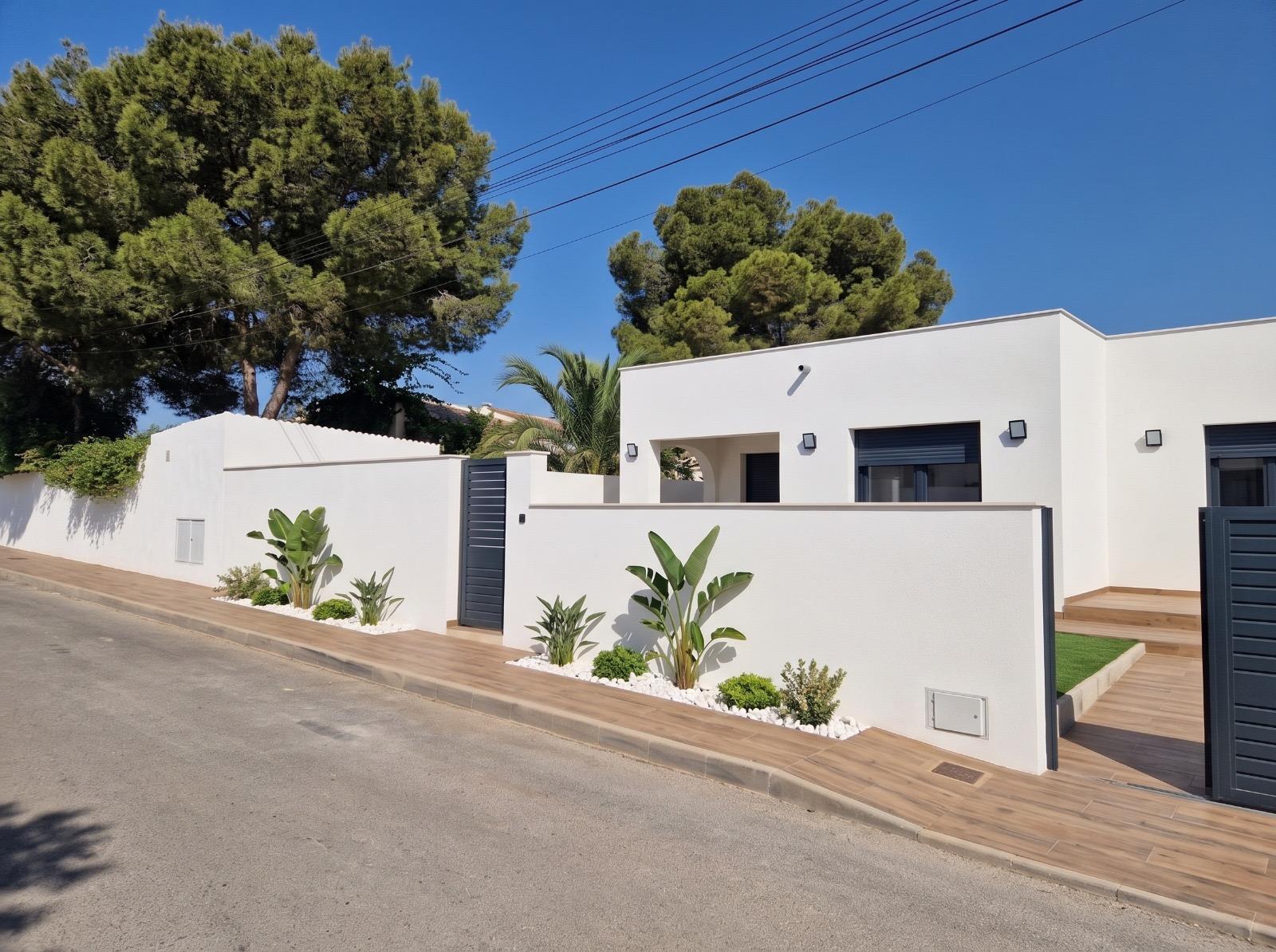 For sale - 3 Bedroom 2 Bathroom Villa in Torrevieja - Los Balcones - Los Altos Del Edén  - Alicante