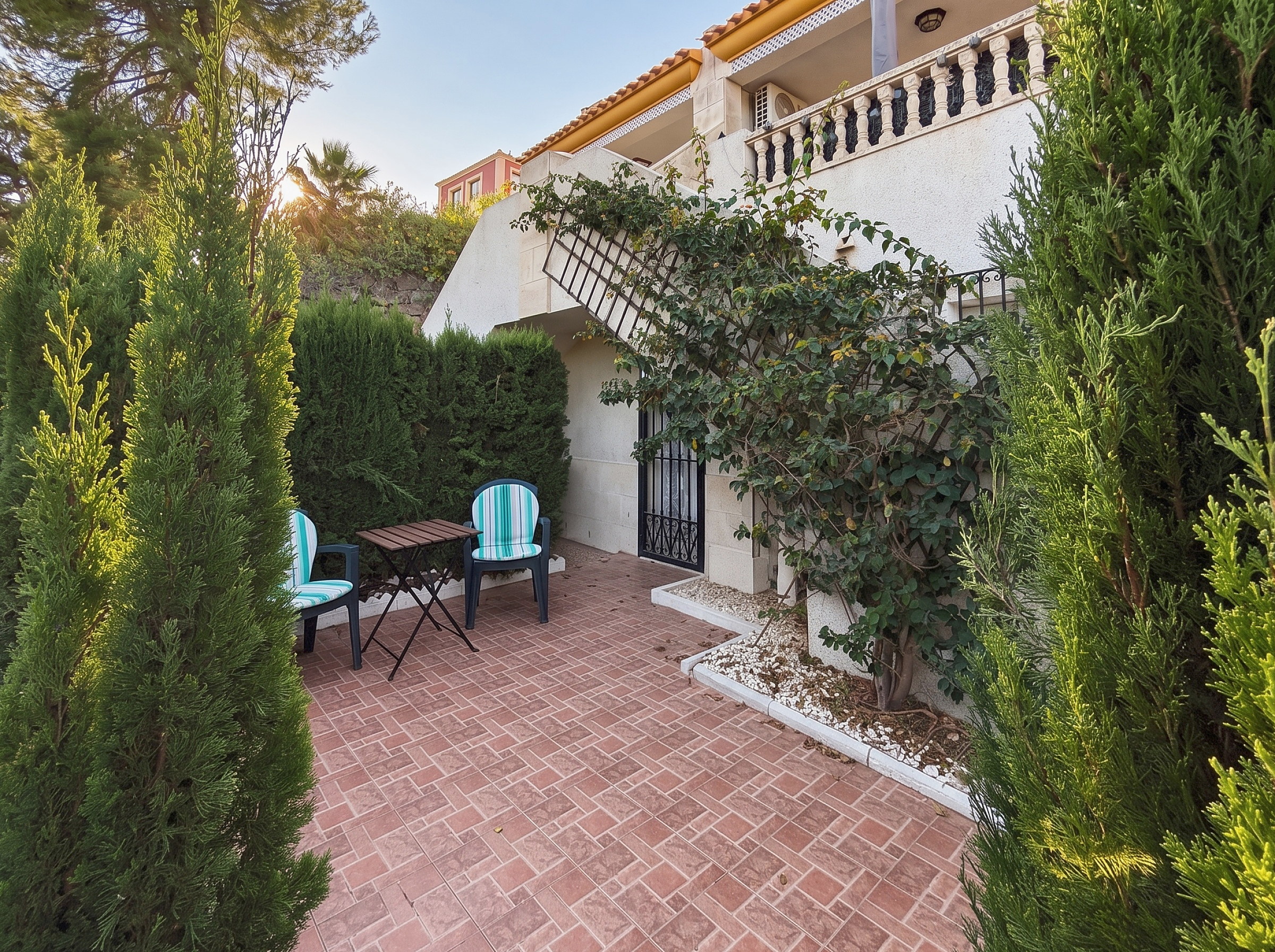 For sale - 4 Bedroom 3 Bathroom Town House in Villamartin - Costa Blanca  - Alicante