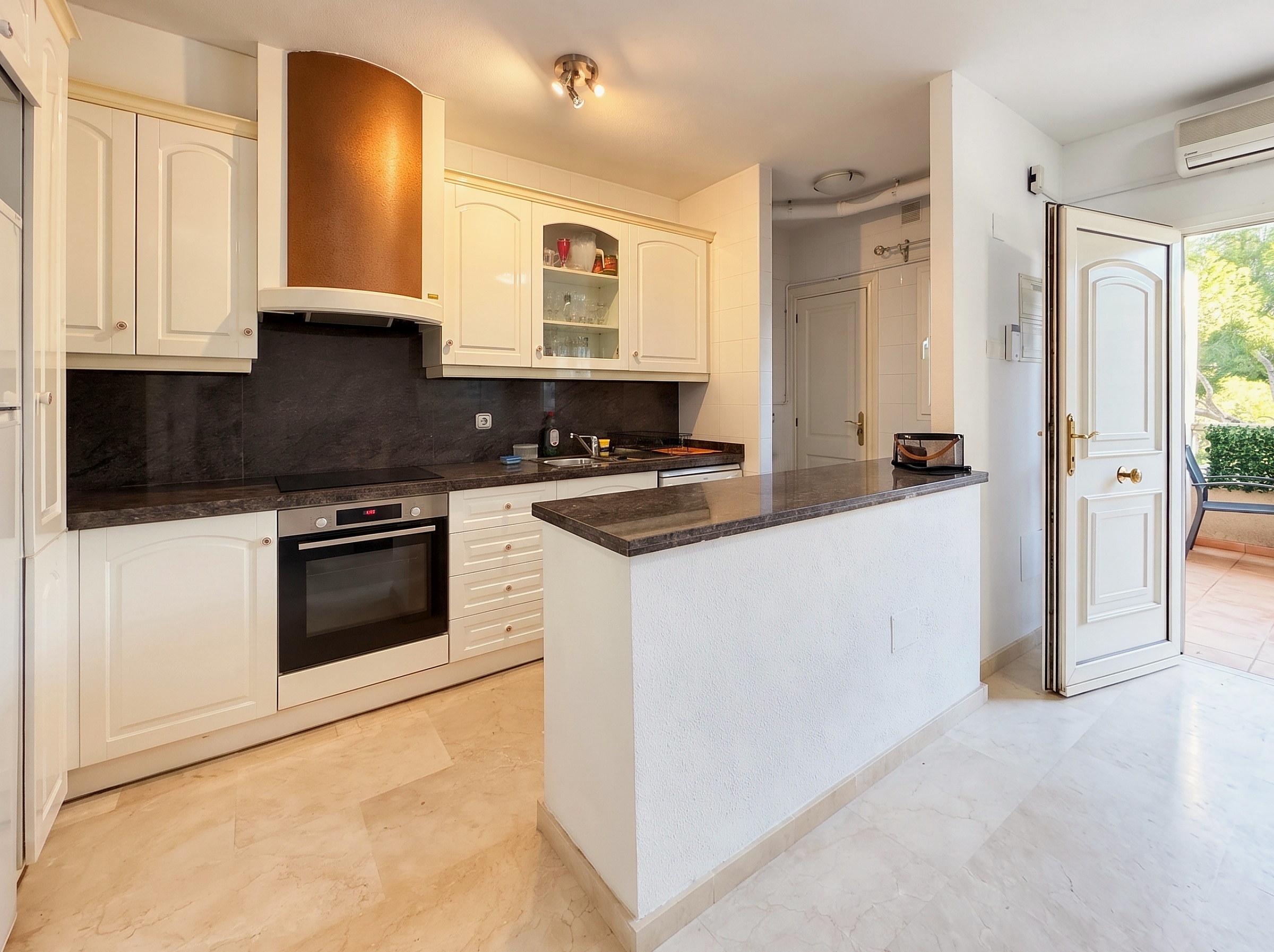 For sale - 4 Bedroom 3 Bathroom Town House in Villamartin - Costa Blanca  - Alicante