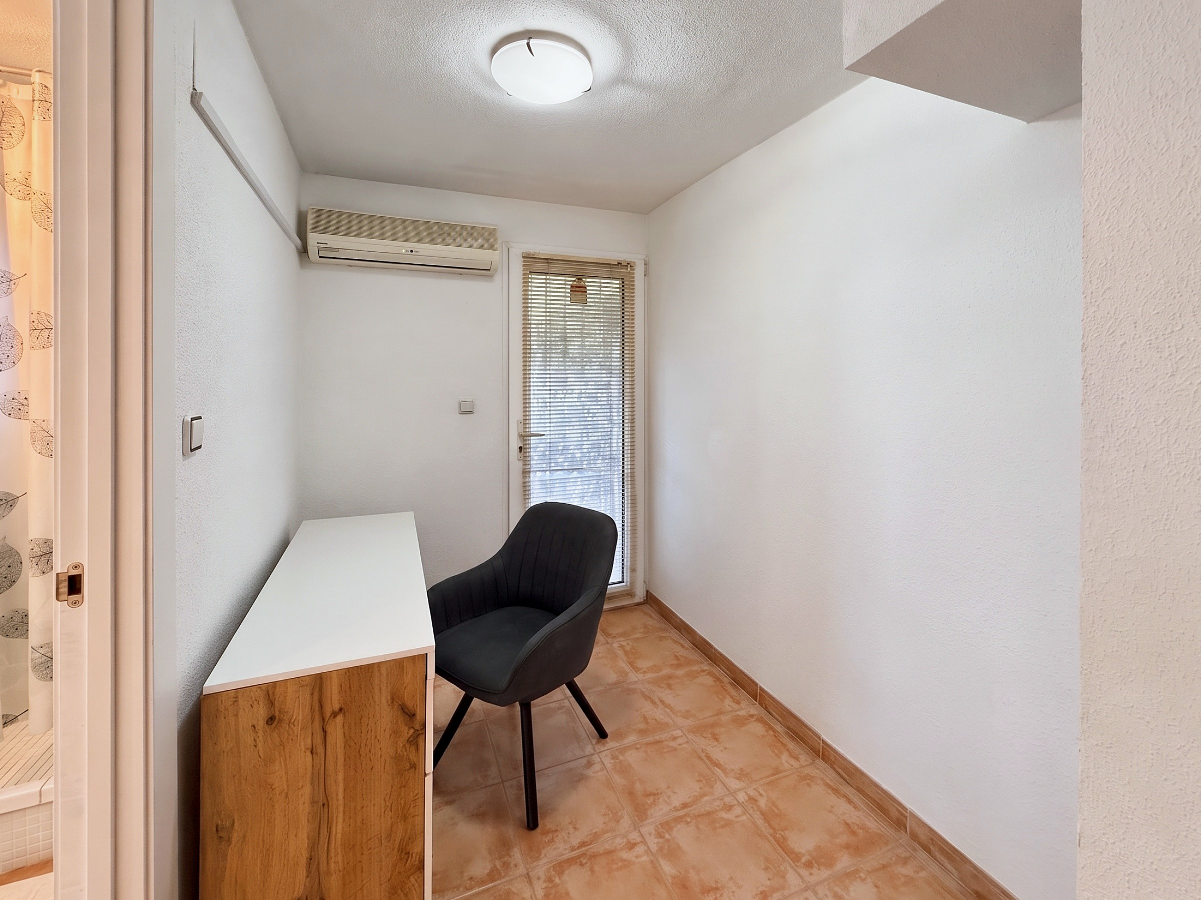 For sale - 4 Bedroom 3 Bathroom Town House in Villamartin - Costa Blanca  - Alicante