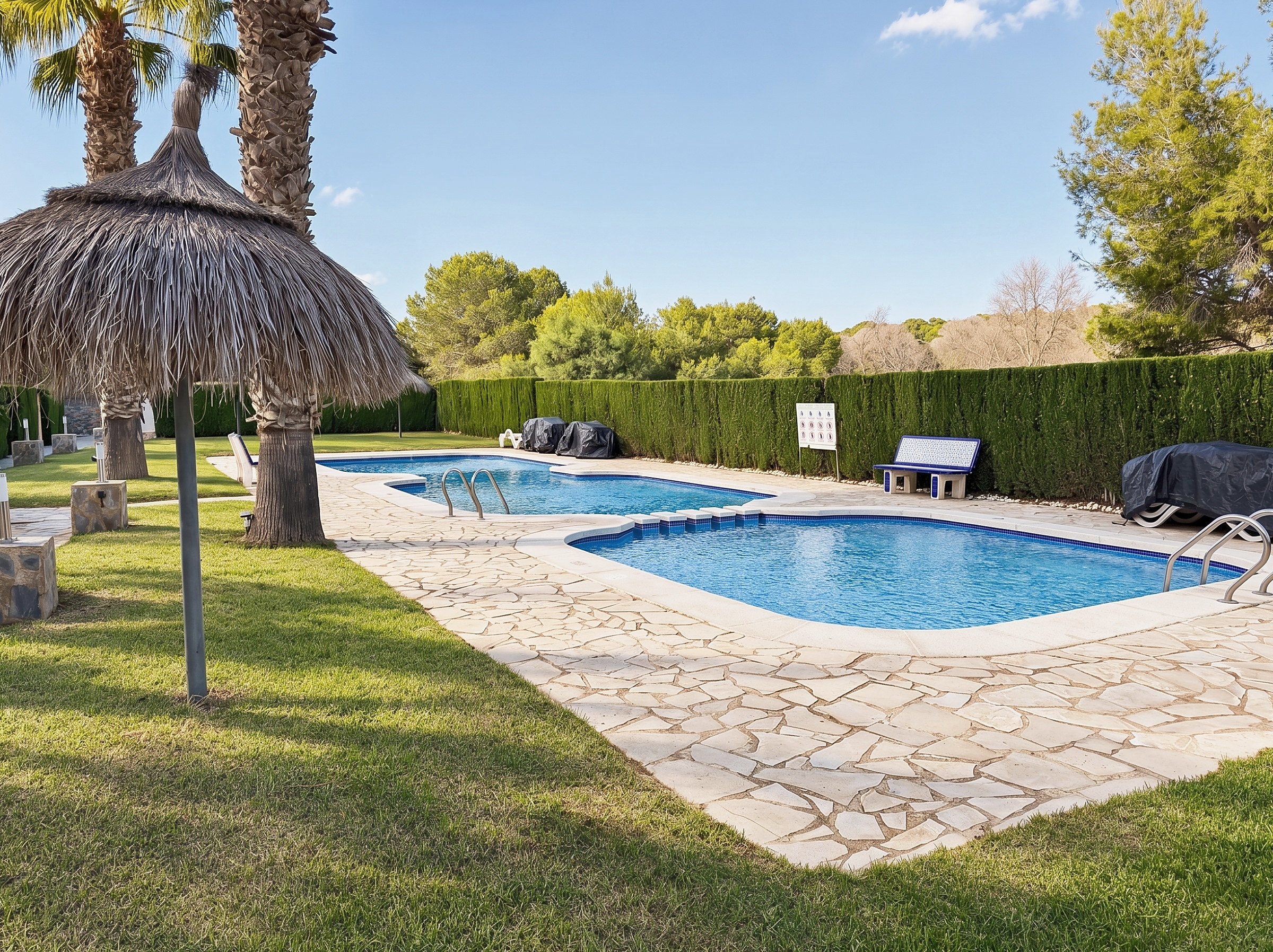 For sale - 4 Bedroom 3 Bathroom Town House in Villamartin - Costa Blanca  - Alicante
