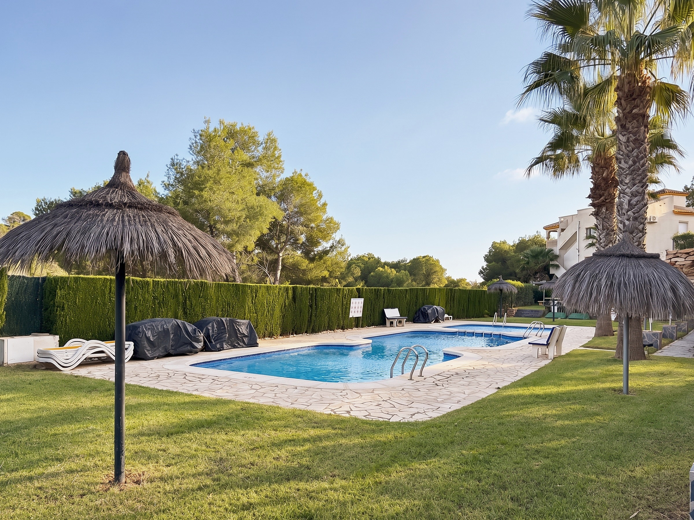 For sale - 4 Bedroom 3 Bathroom Town House in Villamartin - Costa Blanca  - Alicante