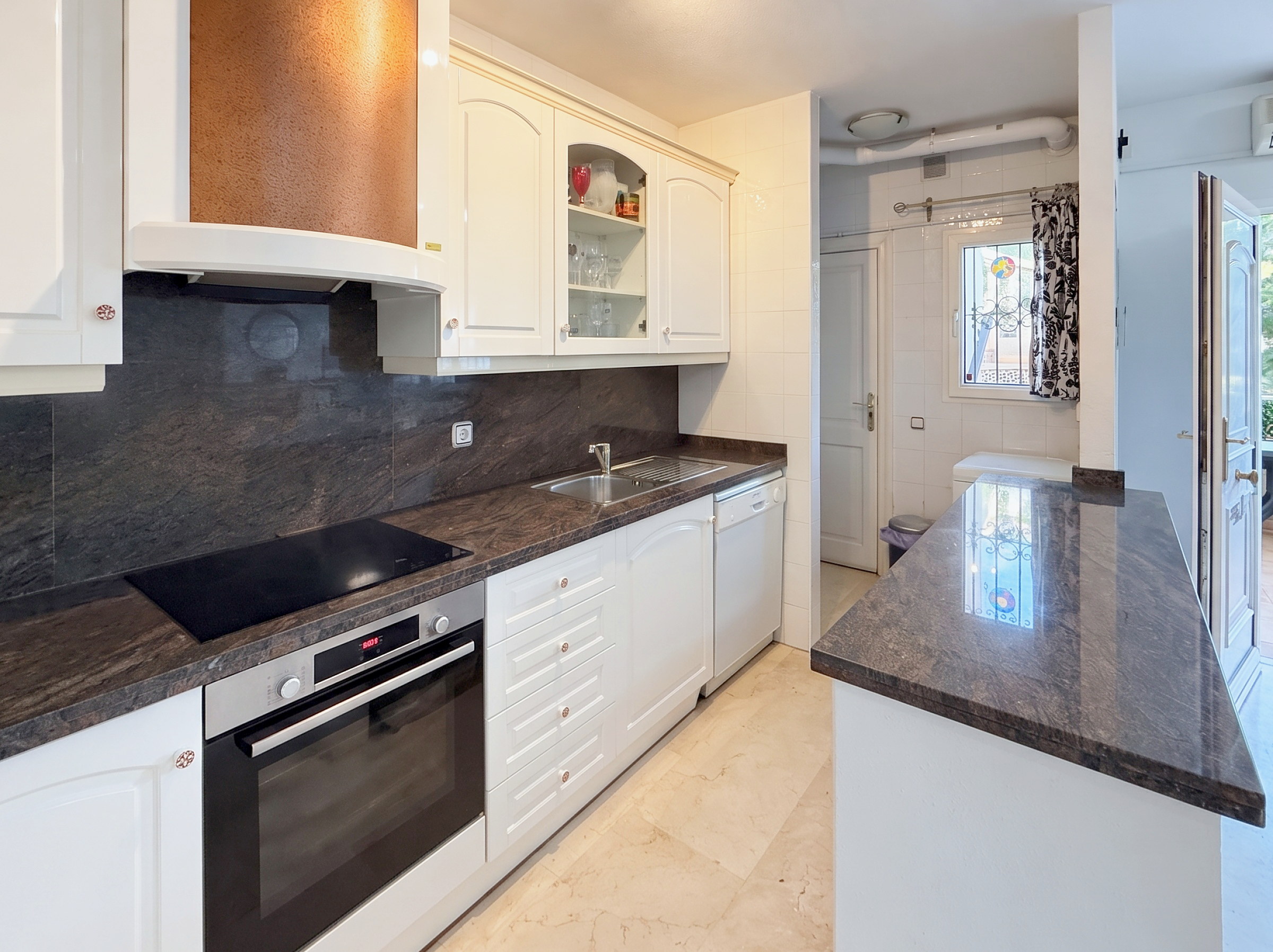 For sale - 4 Bedroom 3 Bathroom Town House in Villamartin - Costa Blanca  - Alicante