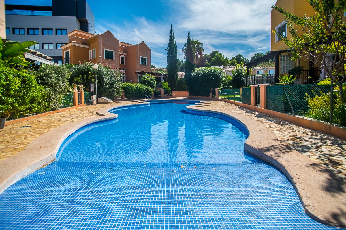 For sale - 4 Bedroom 2 Bathroom Villa in Torrevieja - Costa Blanca  - Alicante