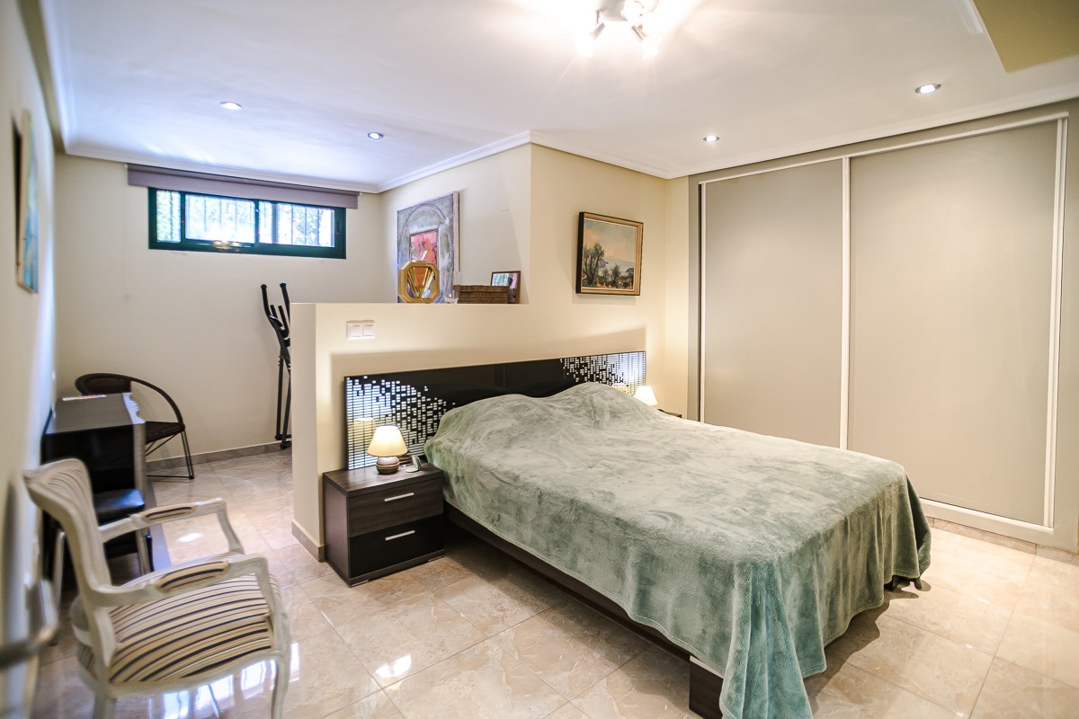 For sale - 4 Bedroom 2 Bathroom Villa in Torrevieja - Costa Blanca  - Alicante