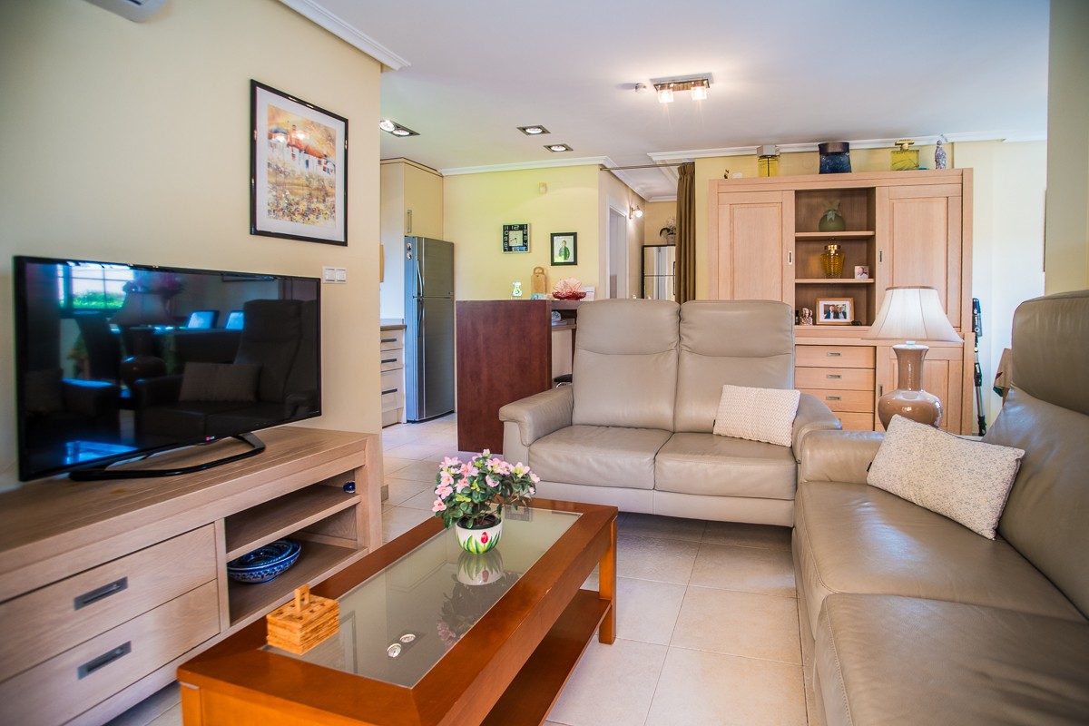 For sale - 4 Bedroom 2 Bathroom Villa in Torrevieja - Costa Blanca  - Alicante