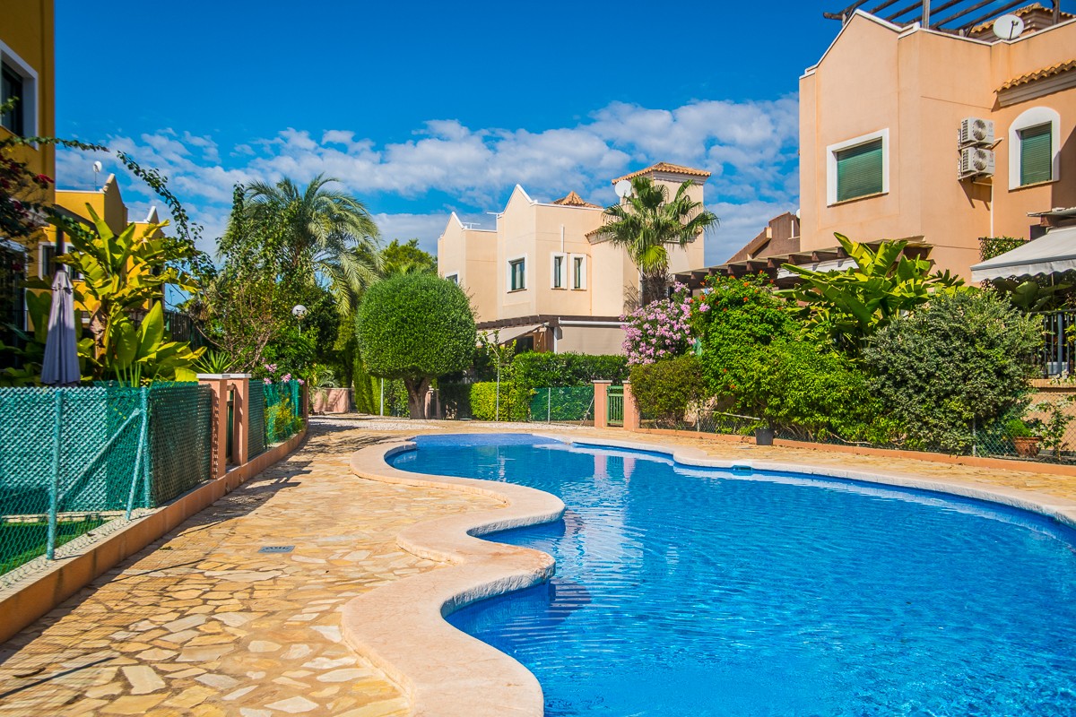 For sale - 4 Bedroom 2 Bathroom Villa in Torrevieja - Costa Blanca  - Alicante