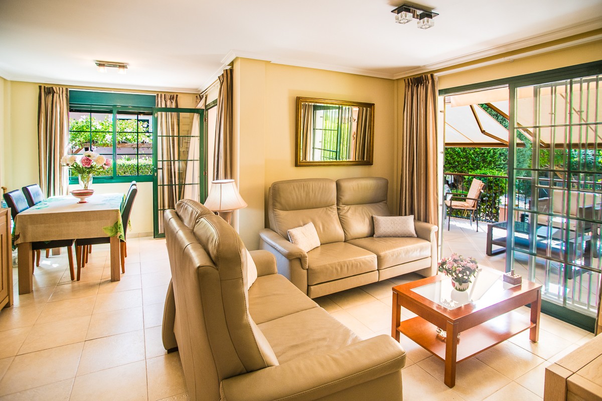 For sale - 4 Bedroom 2 Bathroom Villa in Torrevieja - Costa Blanca  - Alicante