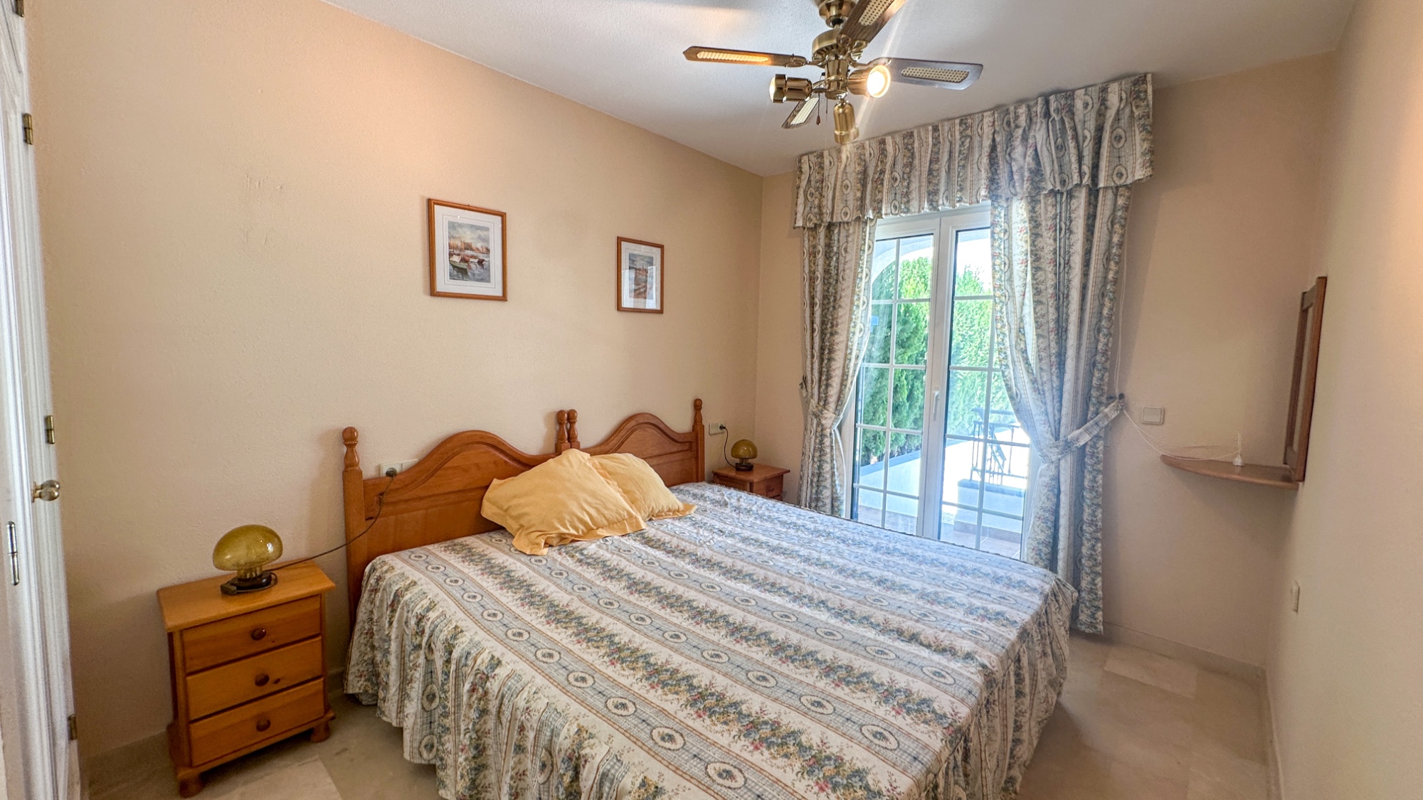 For sale - 2 Bedroom 1 Bathroom Town House in Villamartin - Costa Blanca  - Alicante