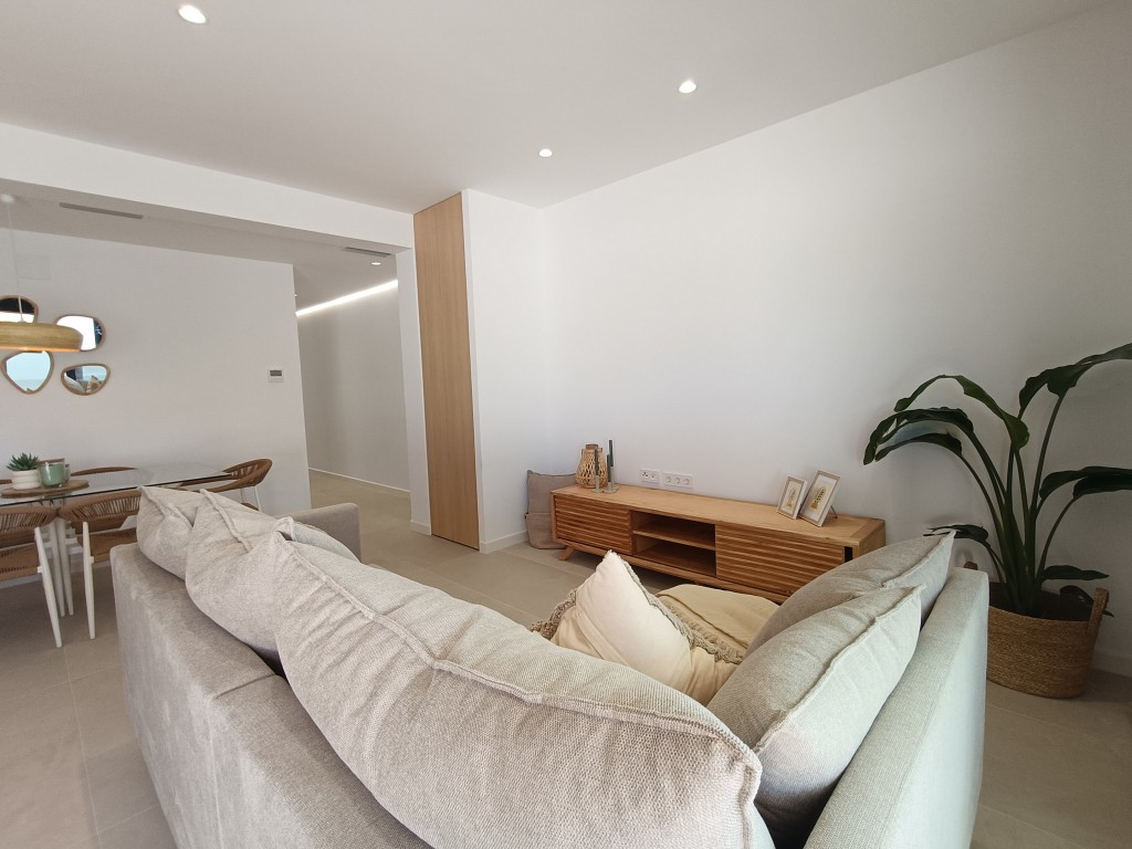 For sale - 3 Bedroom 2 Bathroom Villa in El Chaparral - El Chaparral - Alicante