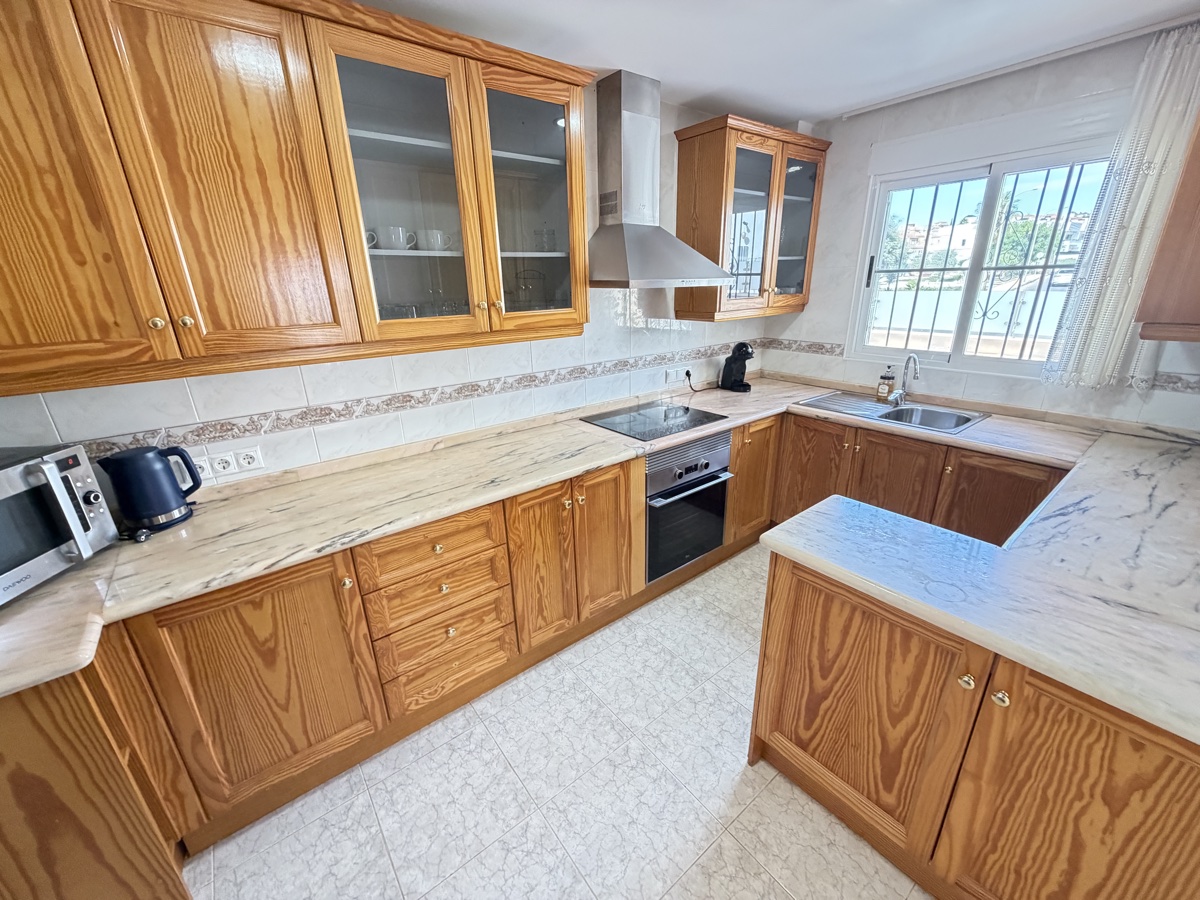 For sale - 3 Bedroom 2 Bathroom Villa in Villamartin - , Villamartin, Alicante, Spain - Alicante