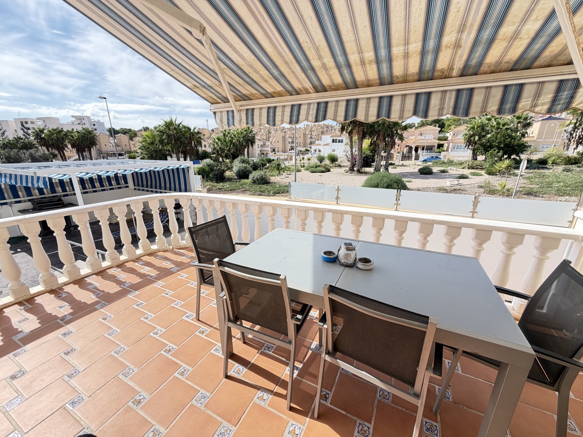 For sale - 3 Bedroom 2 Bathroom Villa in Villamartin - , Villamartin, Alicante, Spain - Alicante