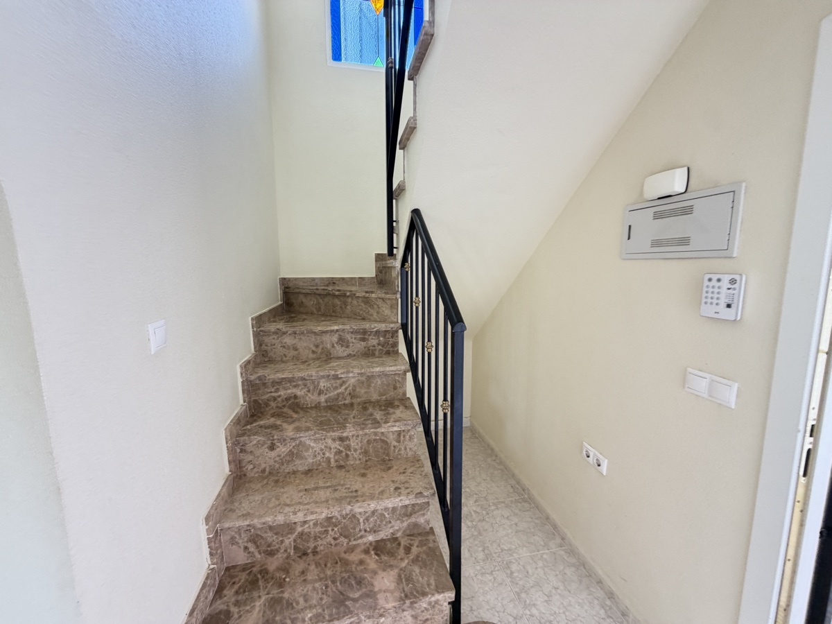 For sale - 3 Bedroom 2 Bathroom Villa in Villamartin - , Villamartin, Alicante, Spain - Alicante
