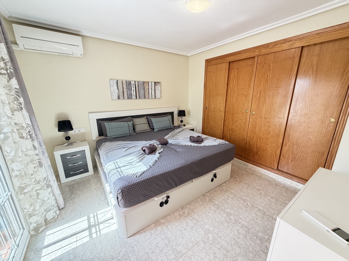 For sale - 3 Bedroom 2 Bathroom Villa in Villamartin - , Villamartin, Alicante, Spain - Alicante