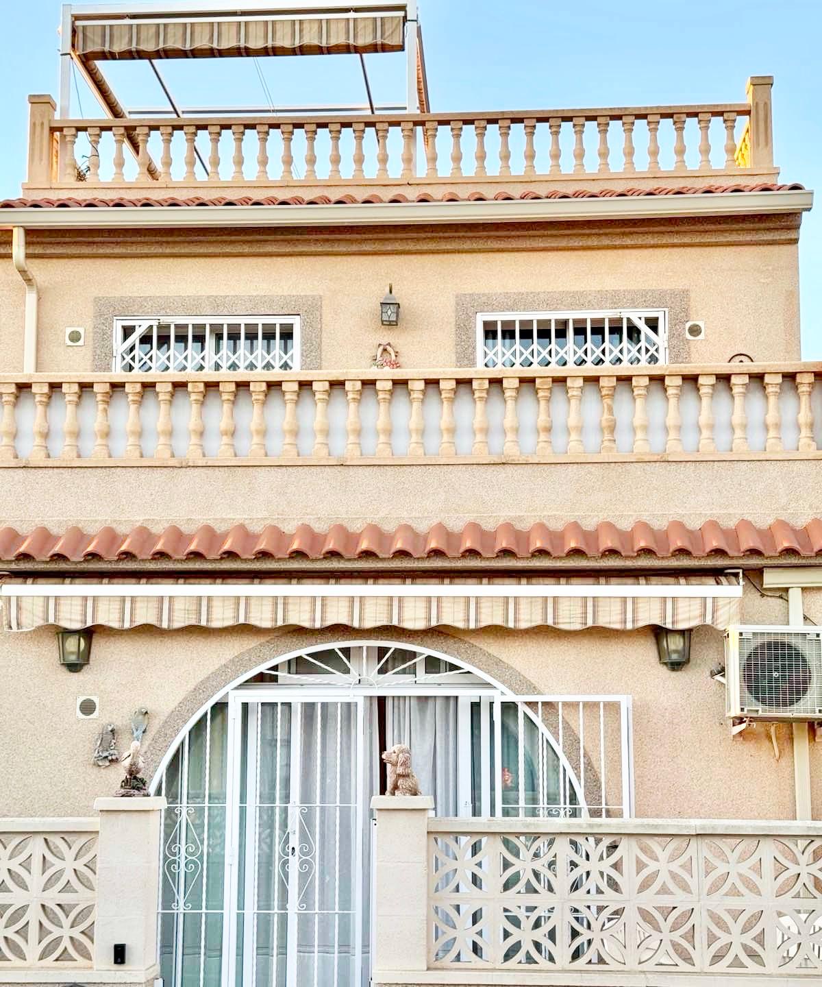 For sale - 3 Bedroom 2 Bathroom Reformed  Town House in Torrevieja - Costa Blanca  - Alicante