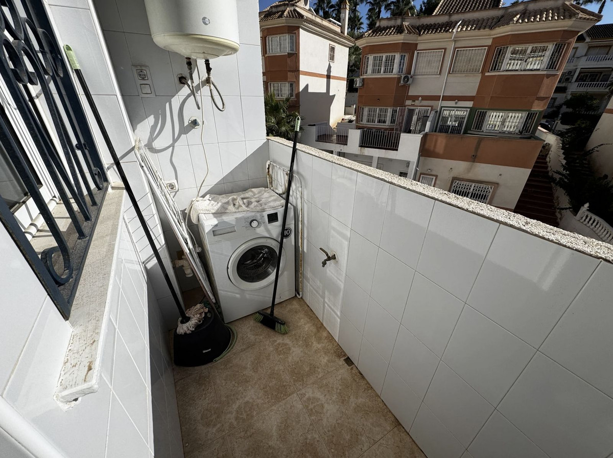 For sale - 2 Bedroom 1 Bathroom Apartment in Villamartin - Villamartin  - Alicante