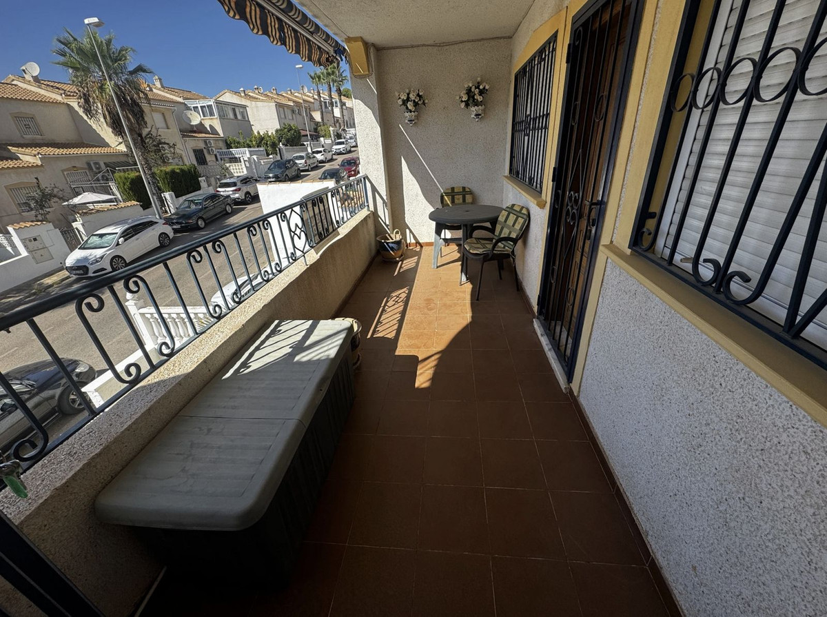 For sale - 2 Bedroom 1 Bathroom Apartment in Villamartin - Villamartin  - Alicante