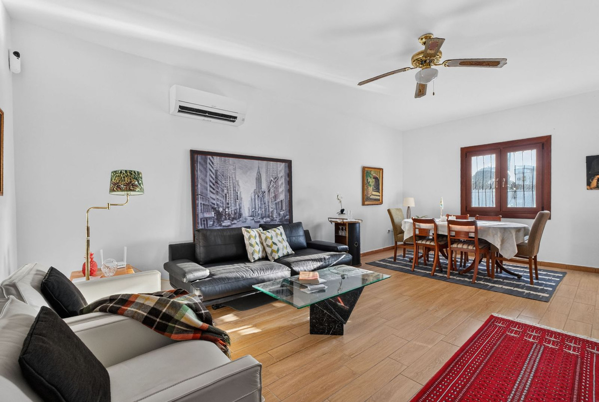 For sale - 3 Bedroom 2 Bathroom House - Detached Villa in Torrevieja - Torrevieja Centro  - Alicante